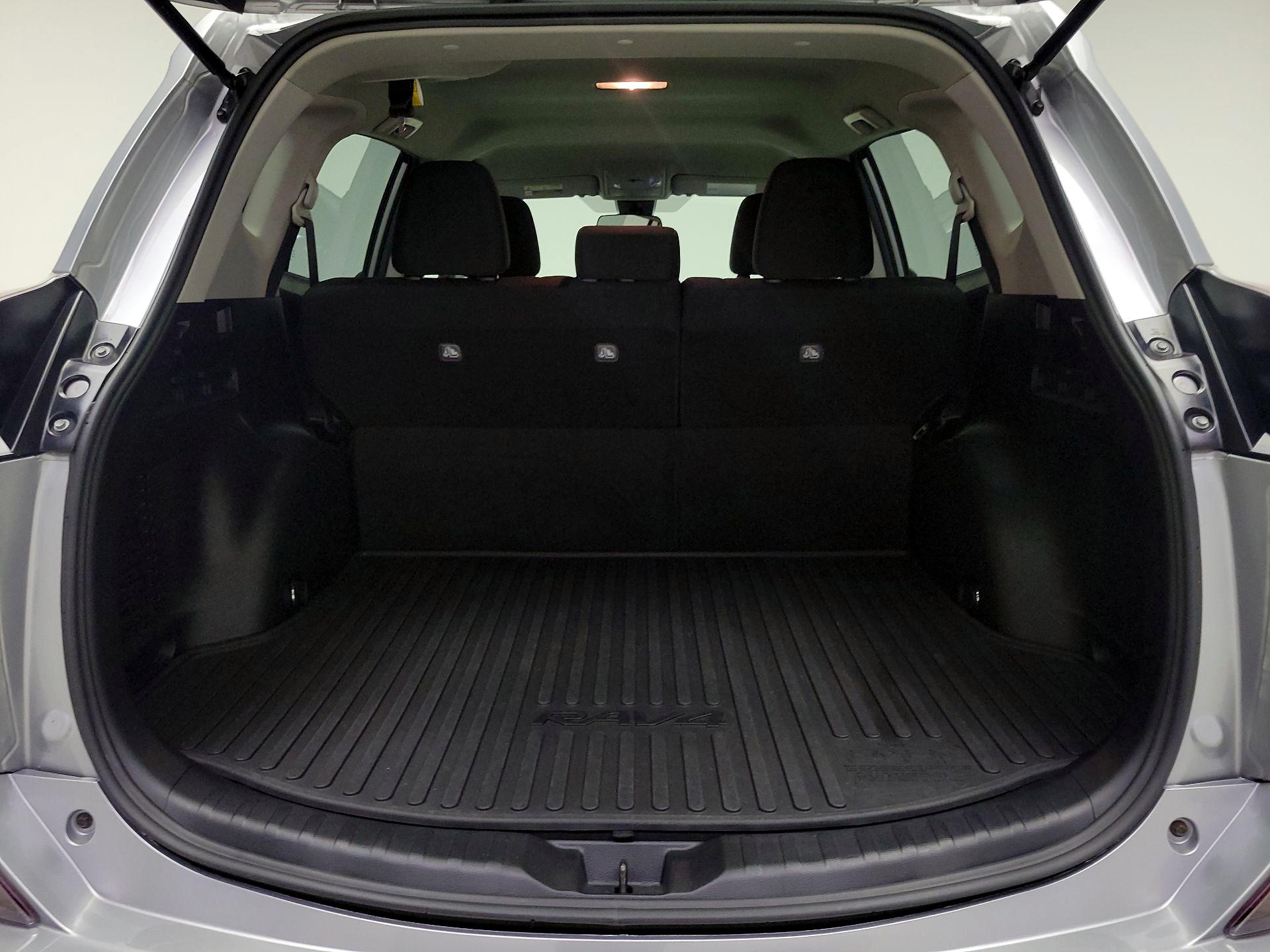 Thumbnail: 2018 Toyota RAV4 - 20