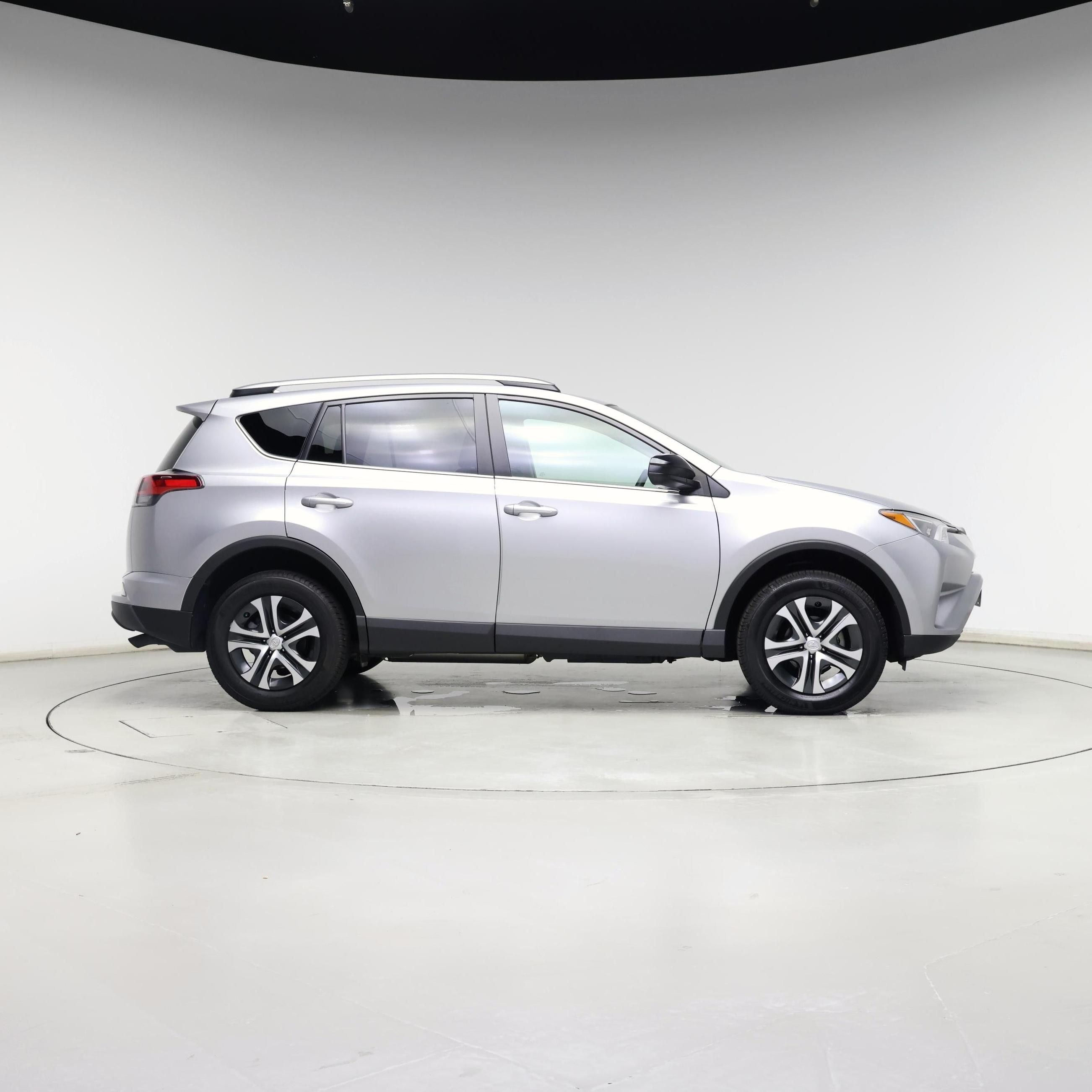 Thumbnail: 2018 Toyota RAV4 - 7