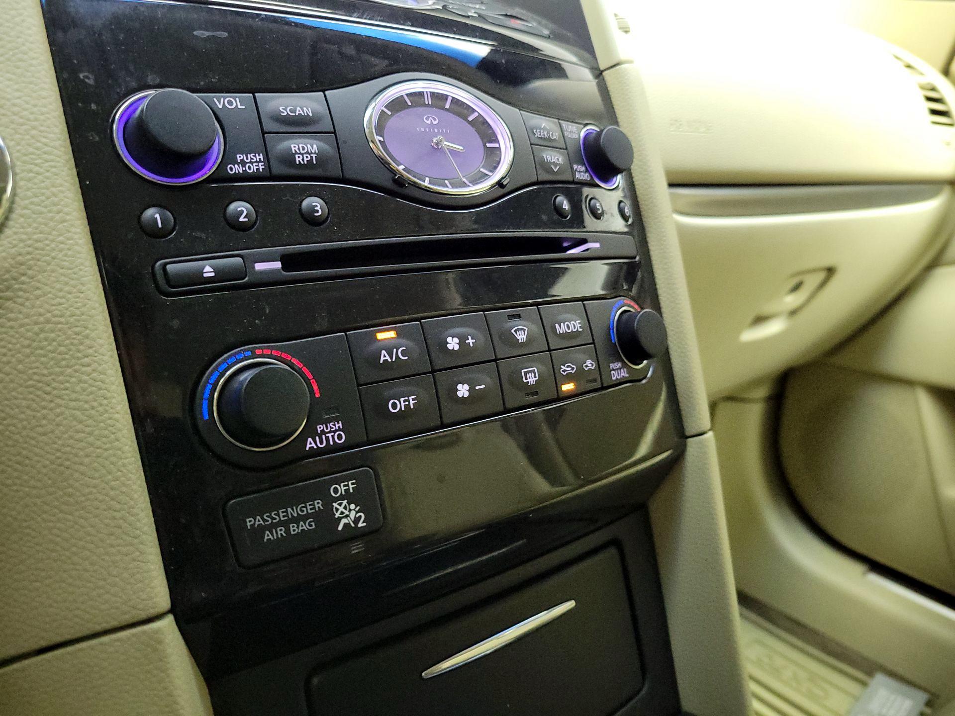 Thumbnail: 2015 INFINITI QX70 - 17