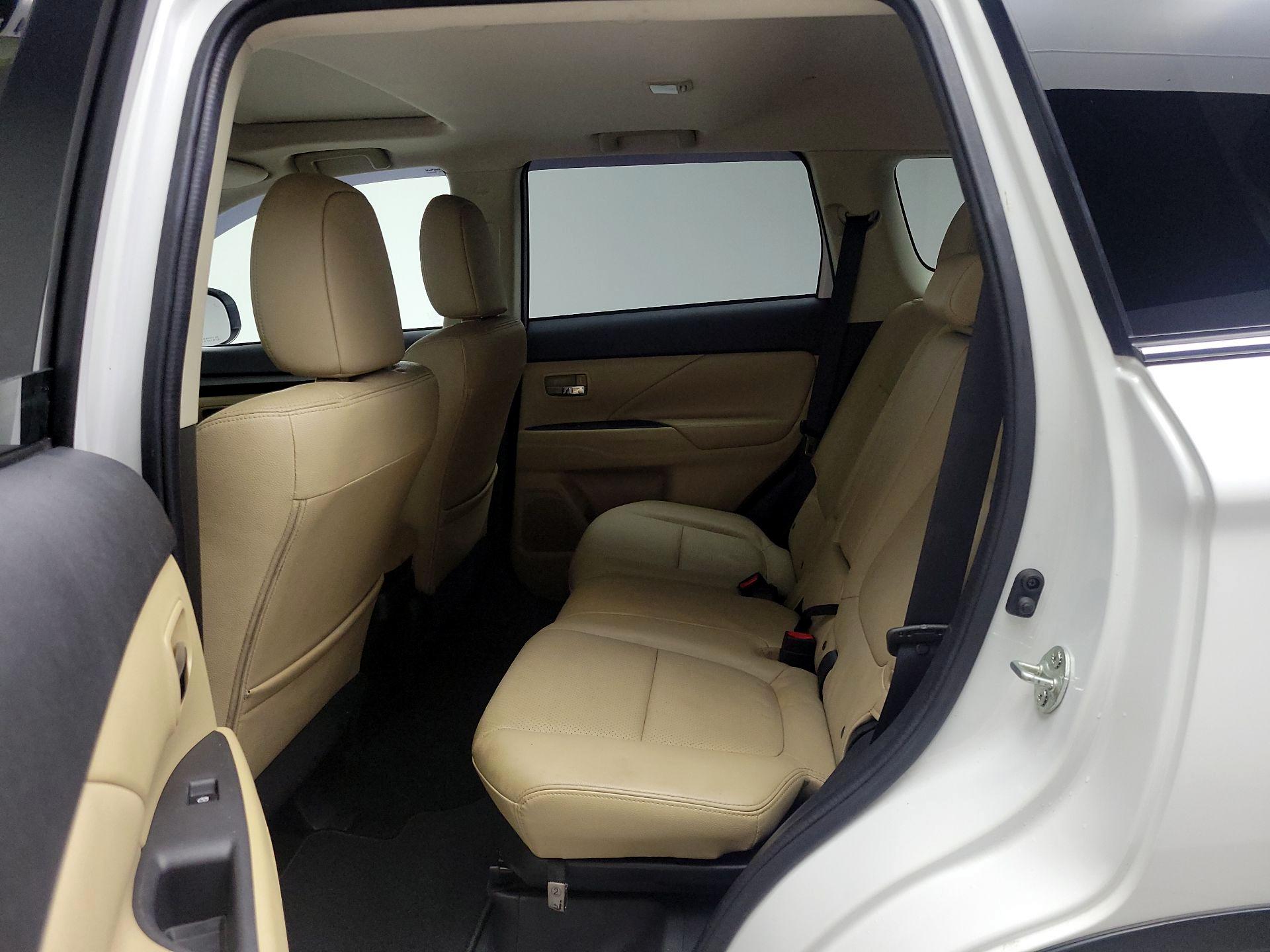Thumbnail: 2018 Mitsubishi Outlander - 20
