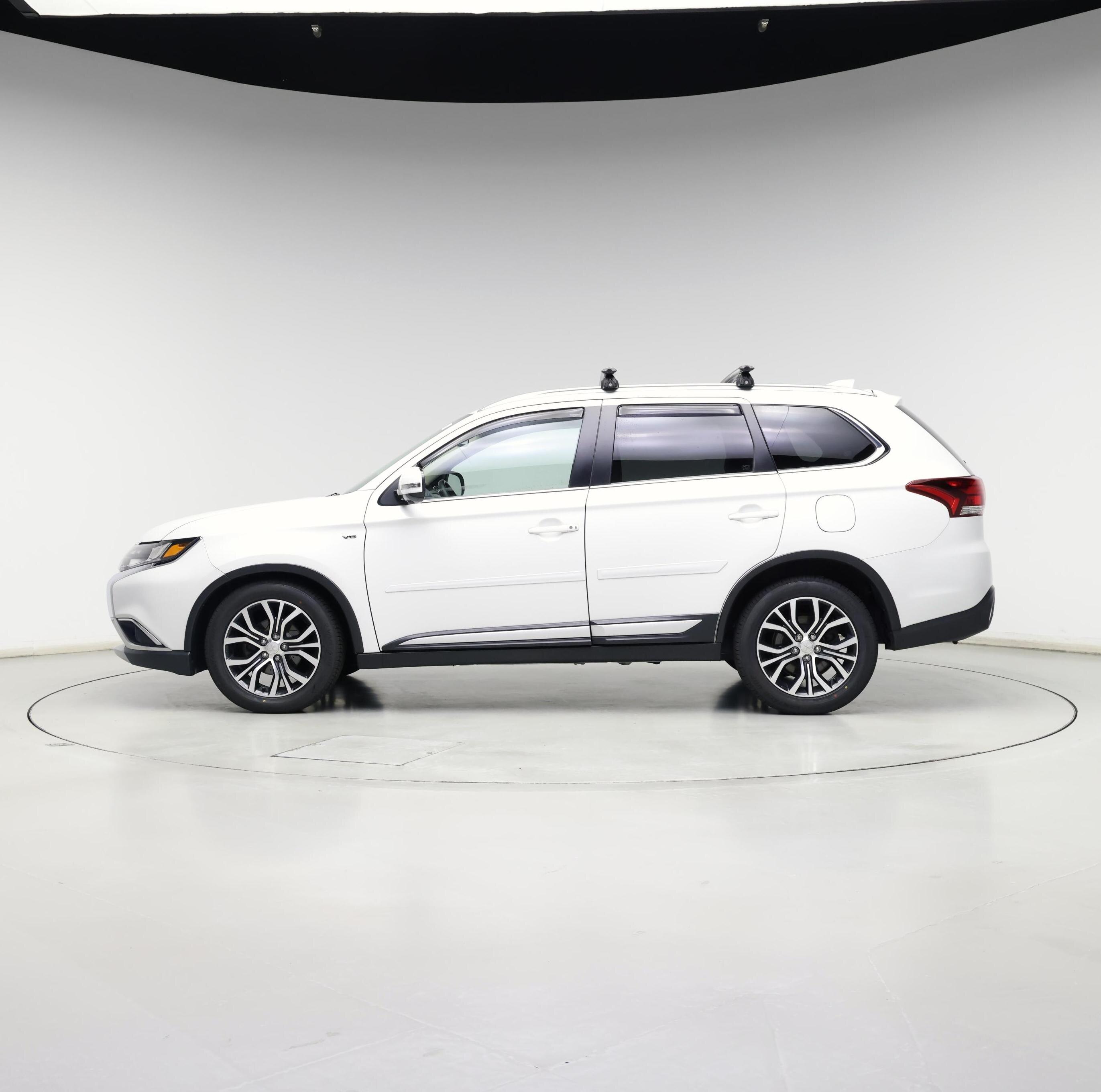 Thumbnail: 2018 Mitsubishi Outlander - 3