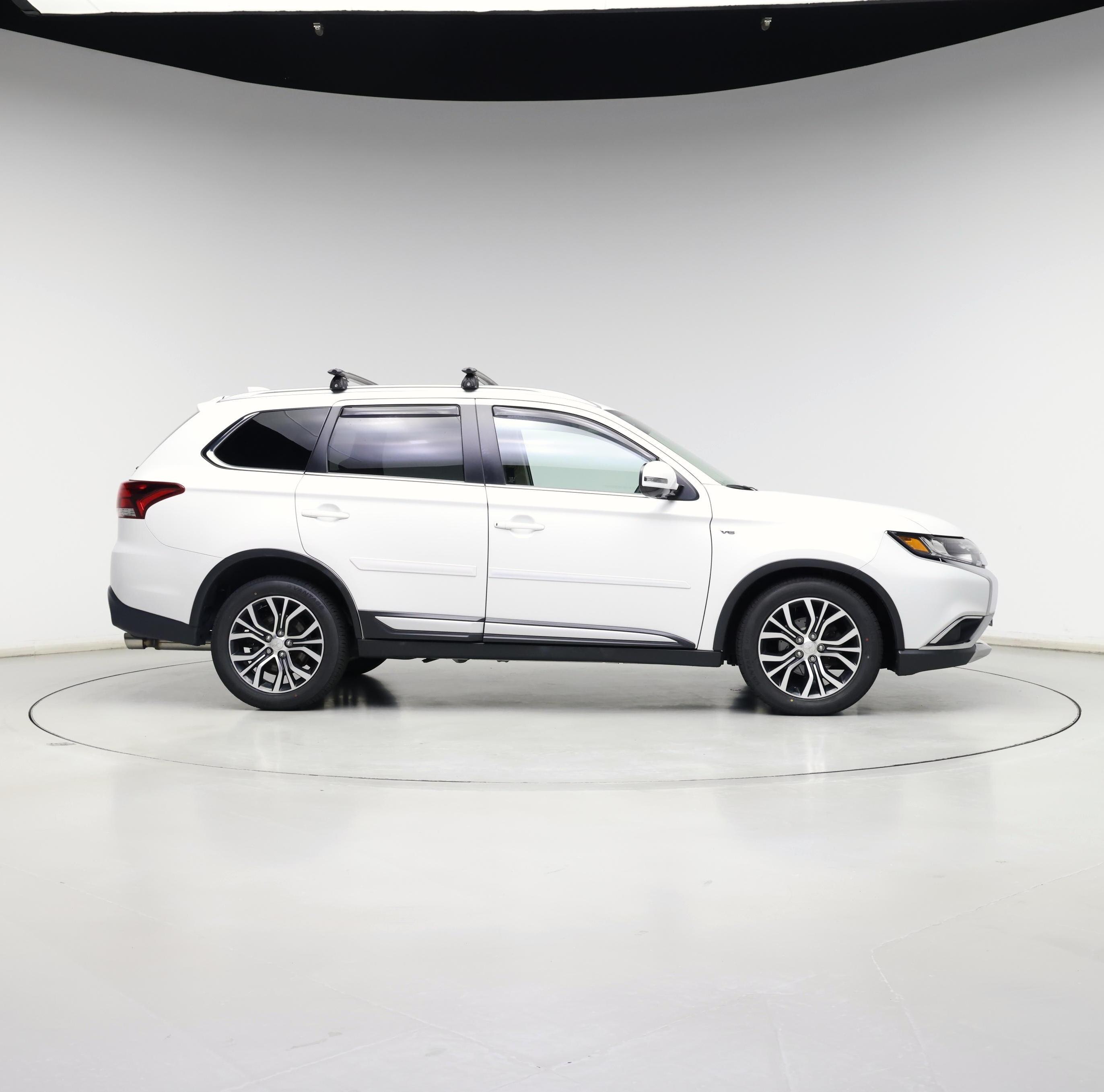 Thumbnail: 2018 Mitsubishi Outlander - 7