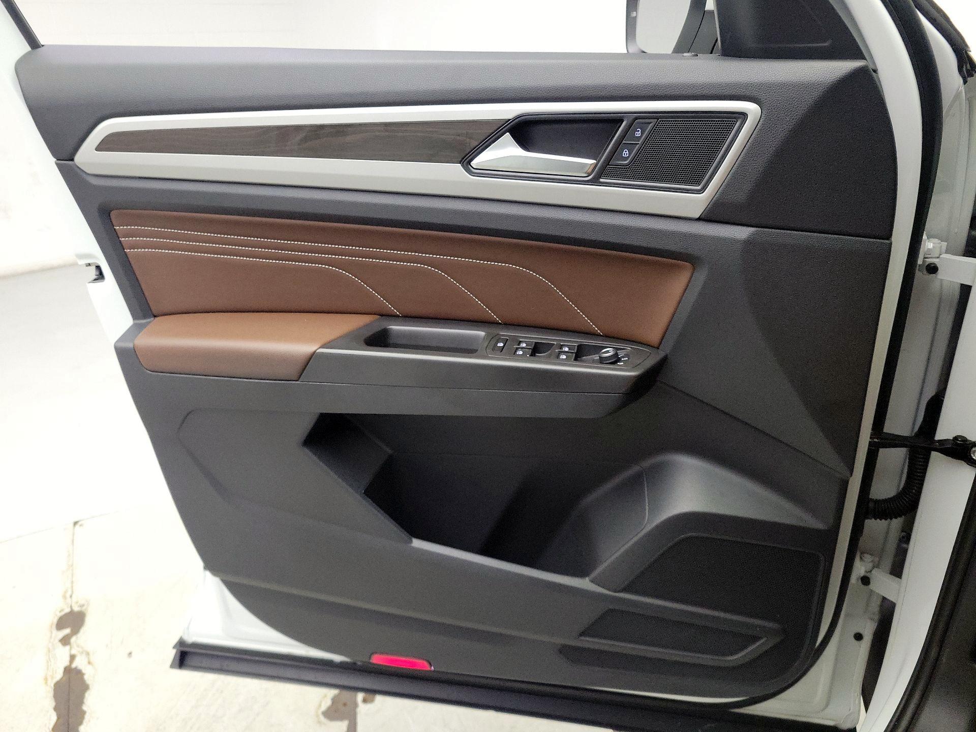 Thumbnail: 2022 Volkswagen Atlas - 12