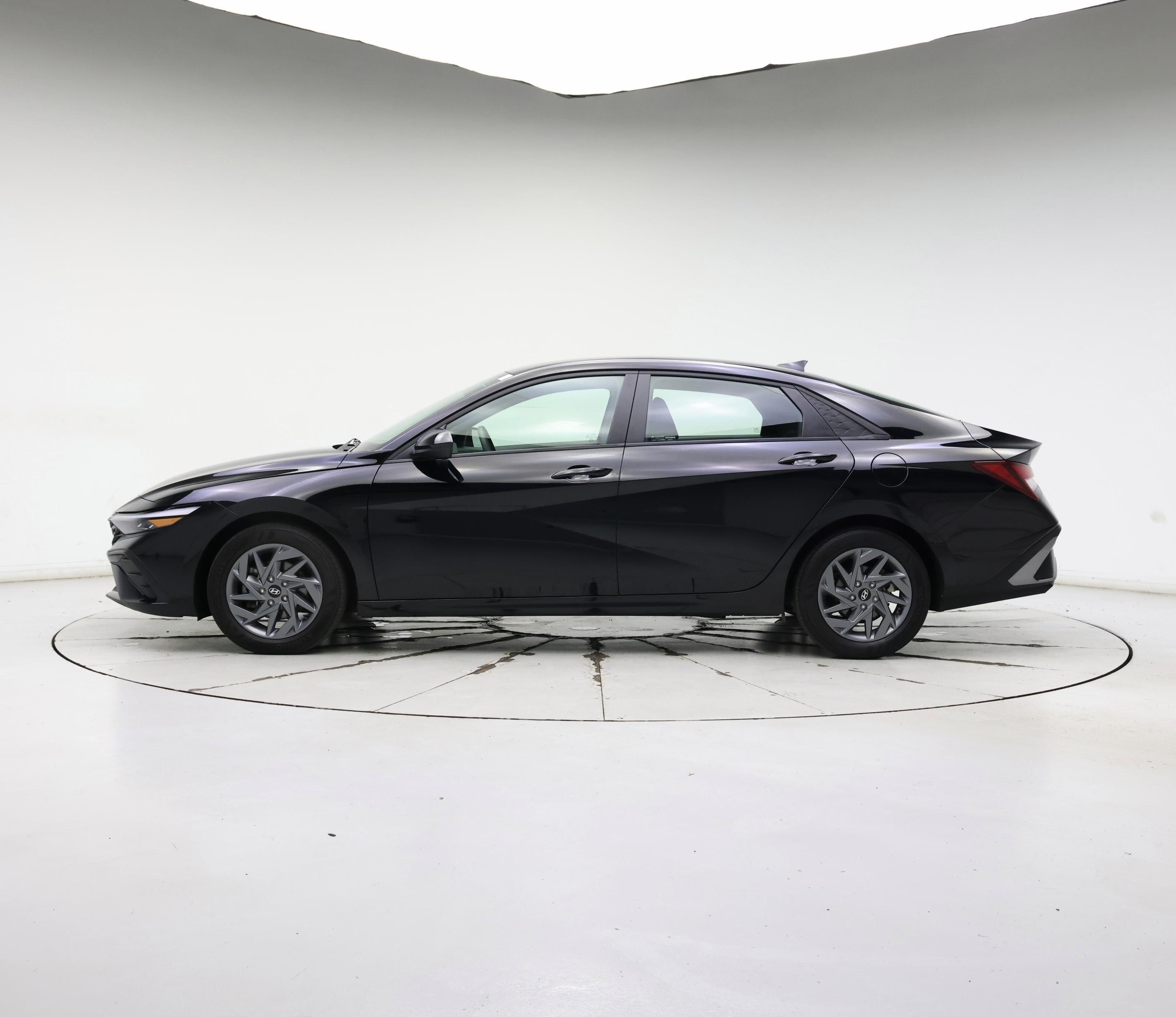 Thumbnail: 2024 Hyundai Elantra - 3