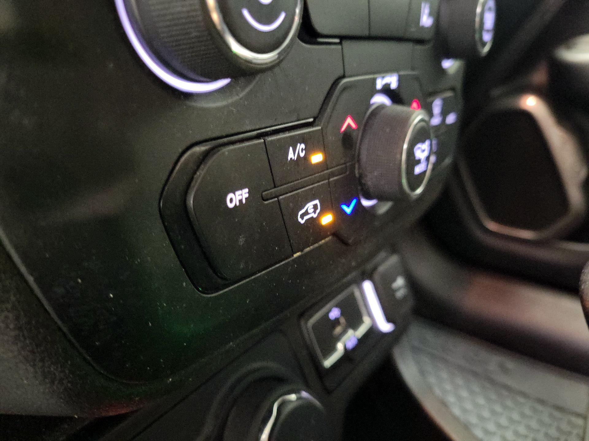 Thumbnail: 2023 Jeep Renegade - 17