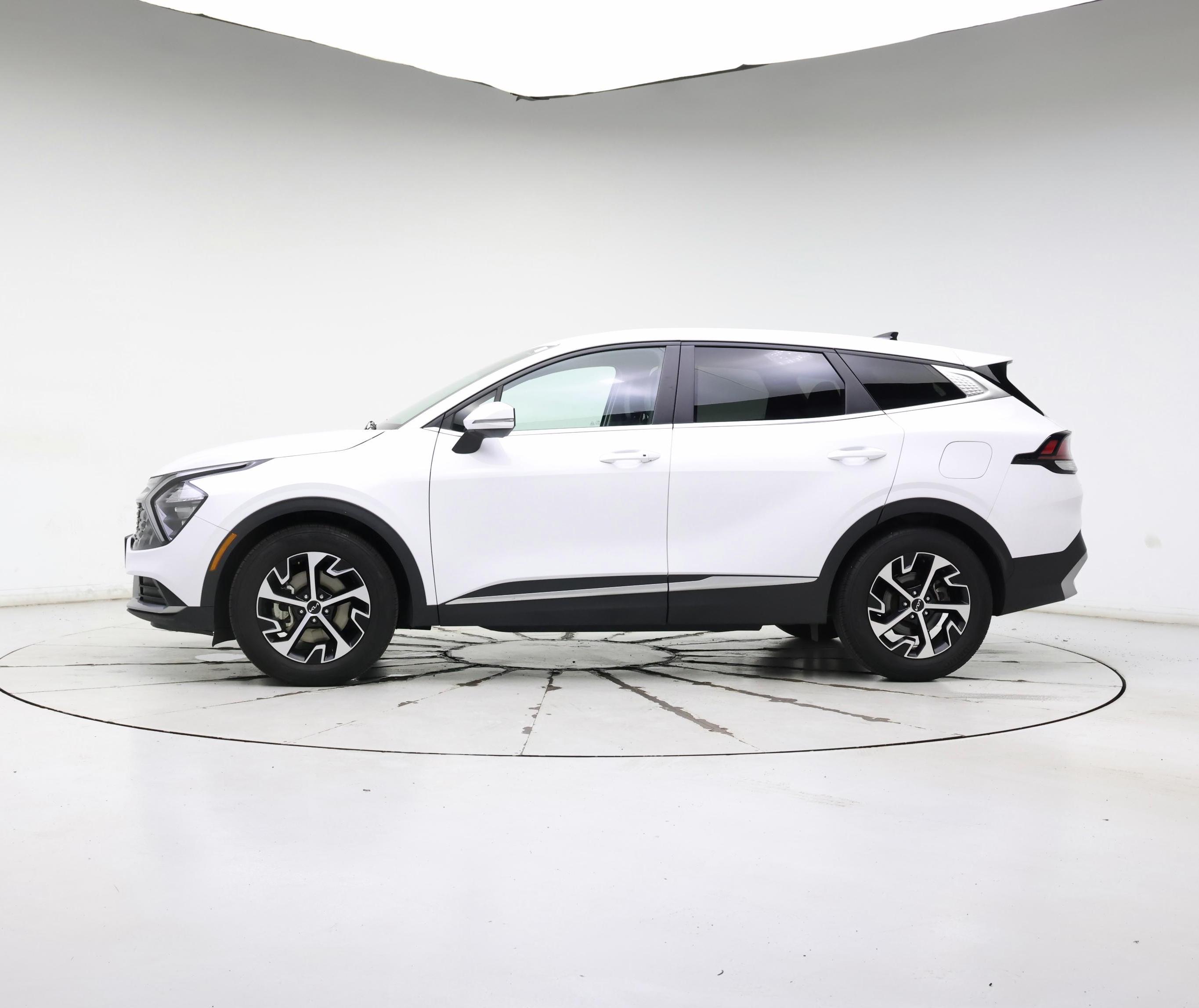 Thumbnail: 2023 Kia Sportage - 3