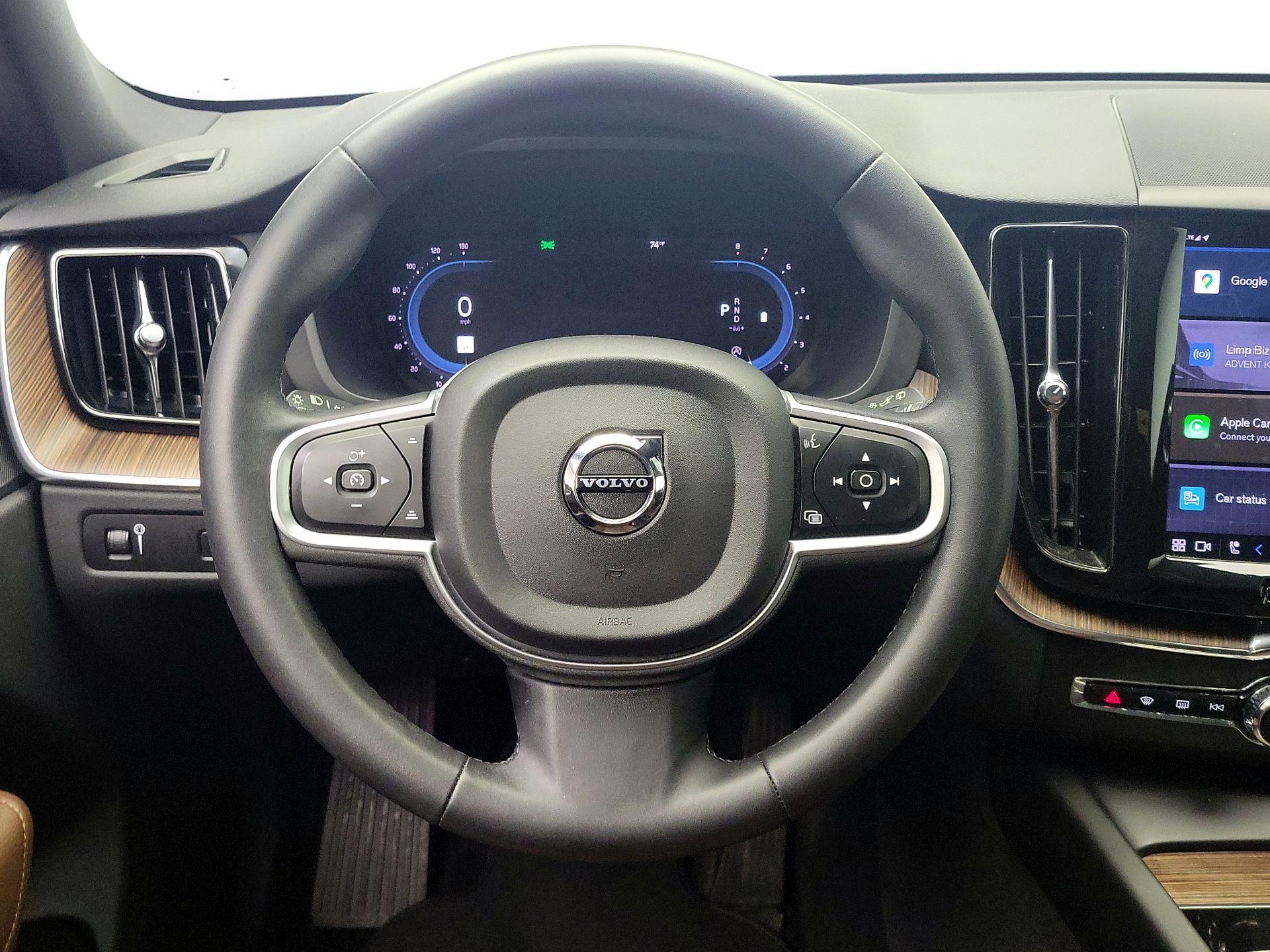 Thumbnail: 2022 Volvo XC60 - 10