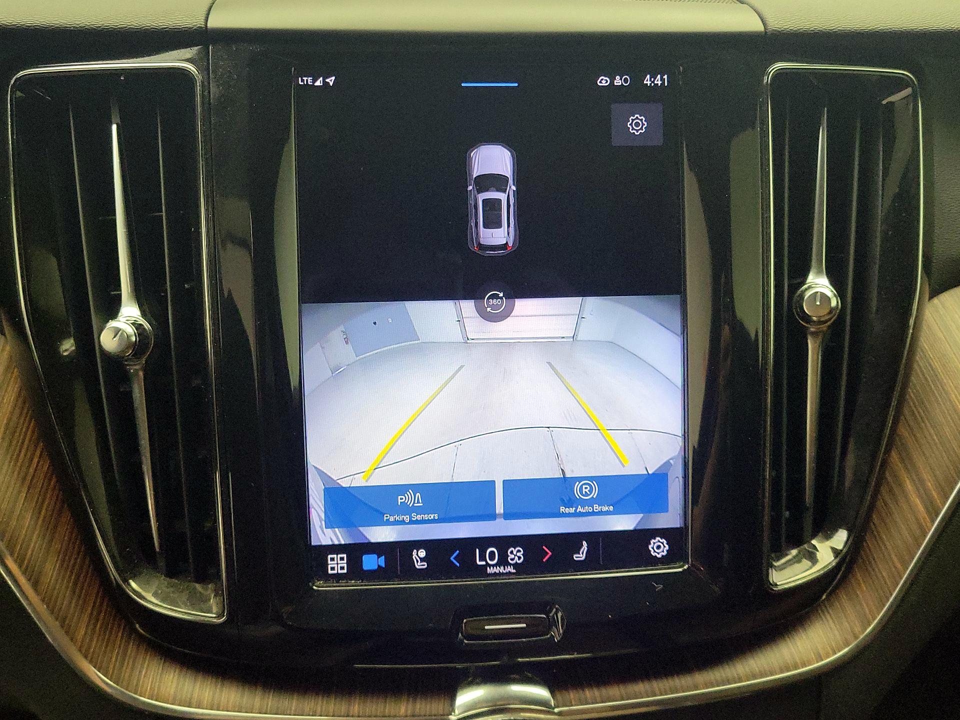 Thumbnail: 2022 Volvo XC60 - 15