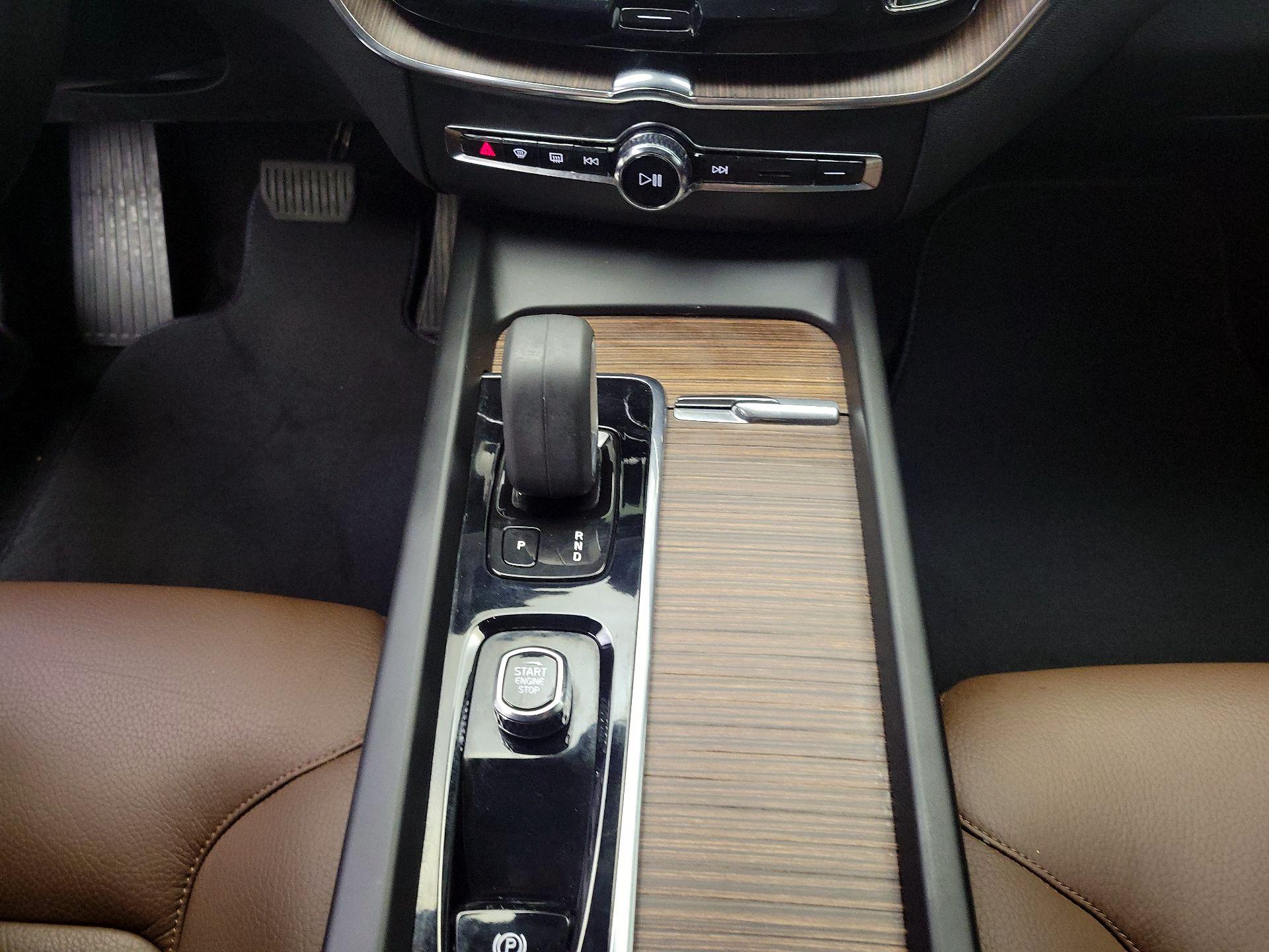 Thumbnail: 2022 Volvo XC60 - 18