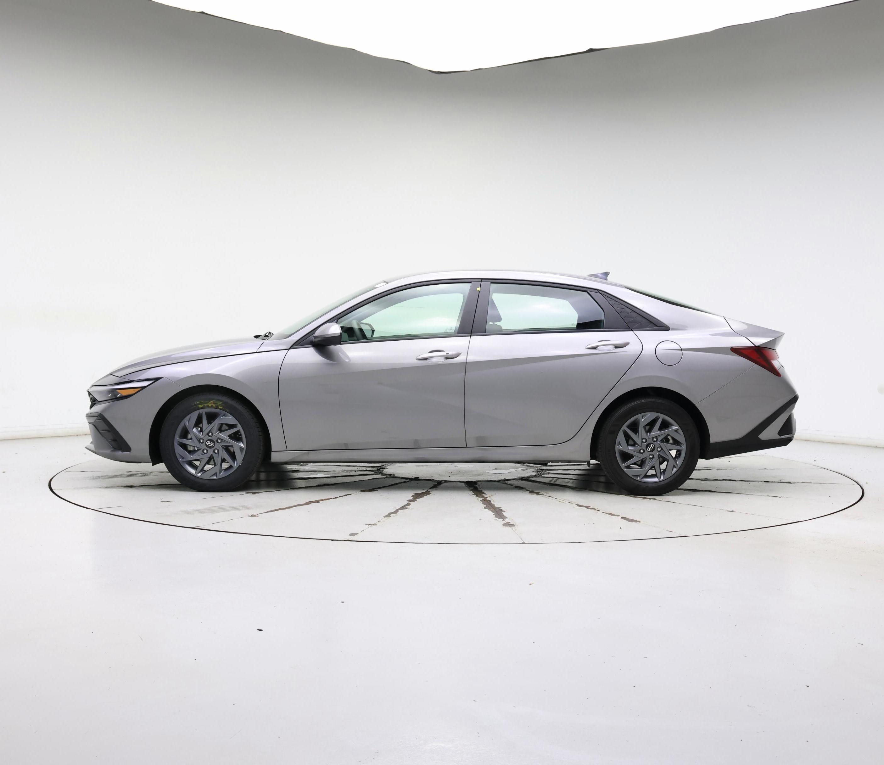 Thumbnail: 2024 Hyundai Elantra - 3
