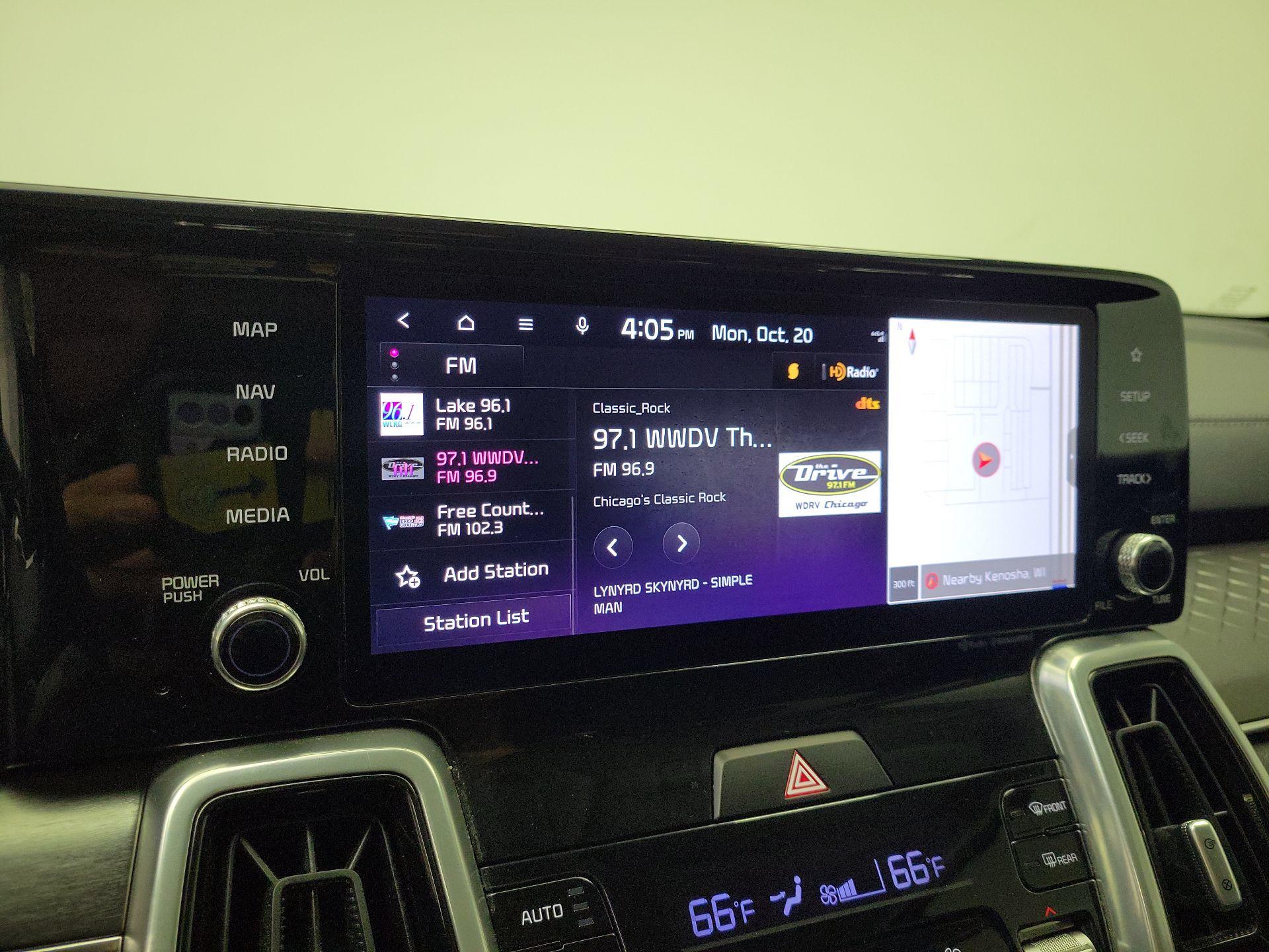 Thumbnail: 2023 Kia Sorento - 16