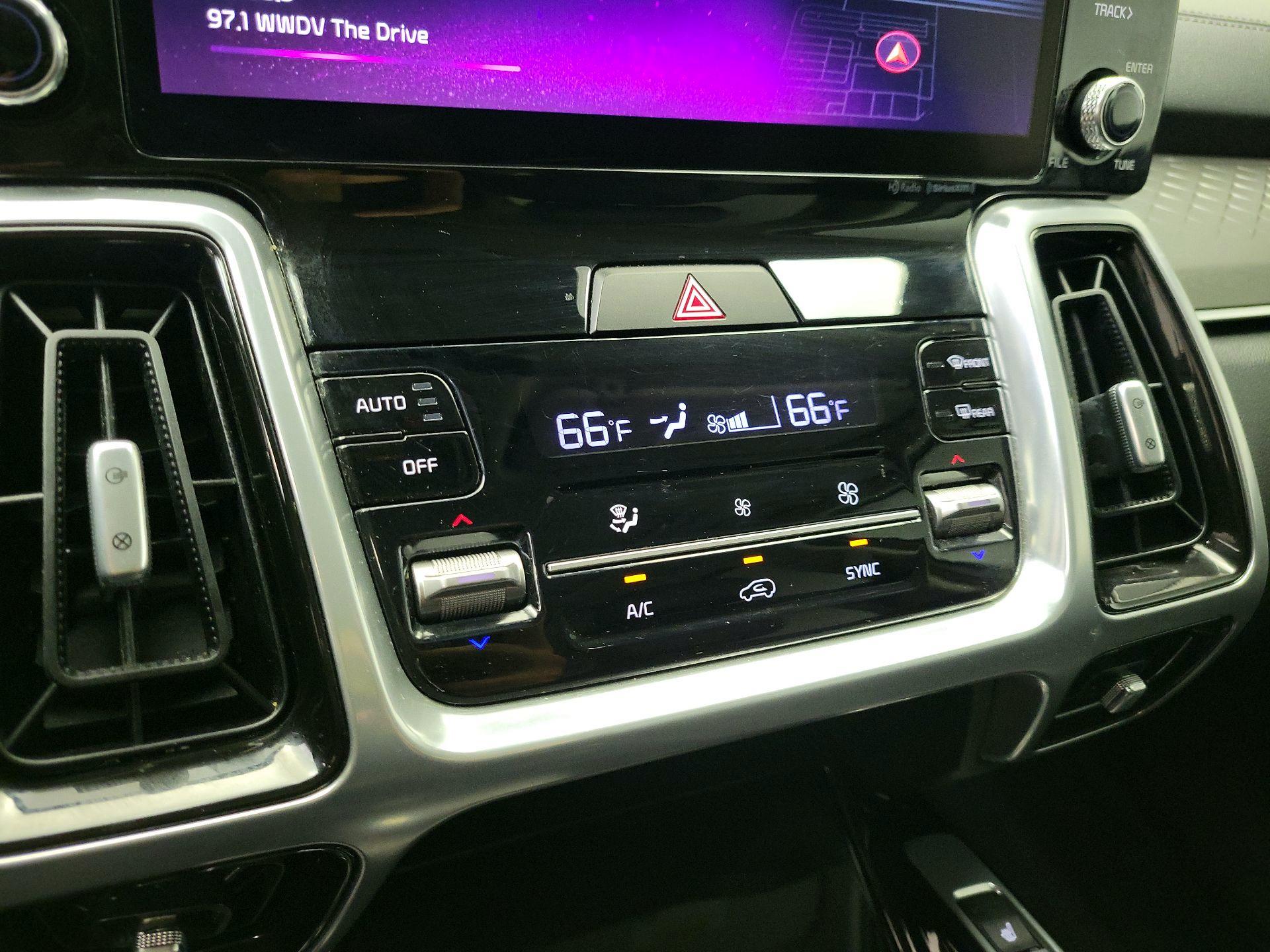 Thumbnail: 2023 Kia Sorento - 17