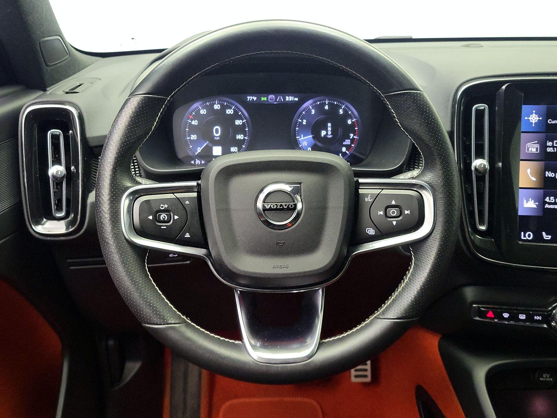Thumbnail: 2021 Volvo XC40 - 10