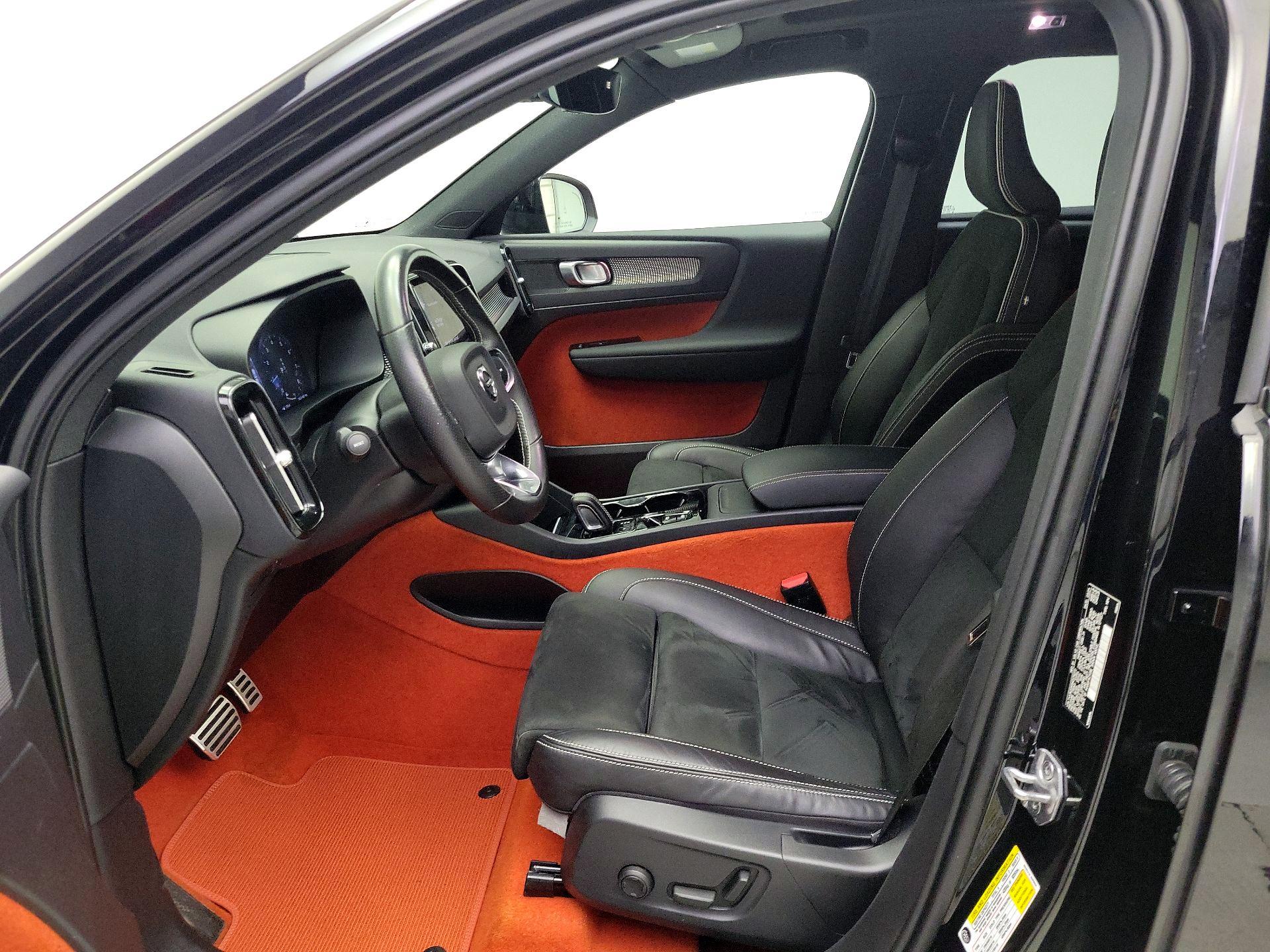 Thumbnail: 2021 Volvo XC40 - 11