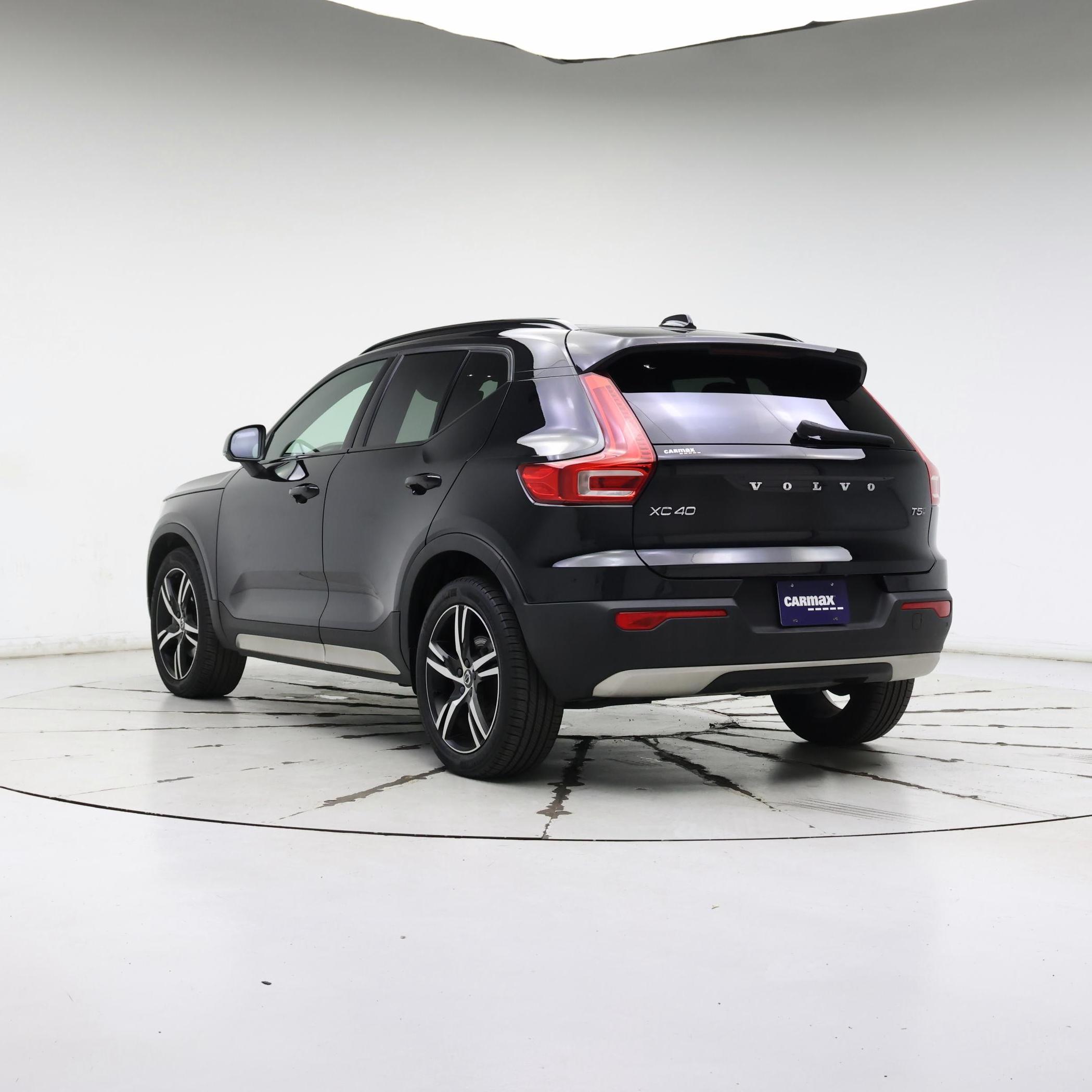 Thumbnail: 2021 Volvo XC40 - 2