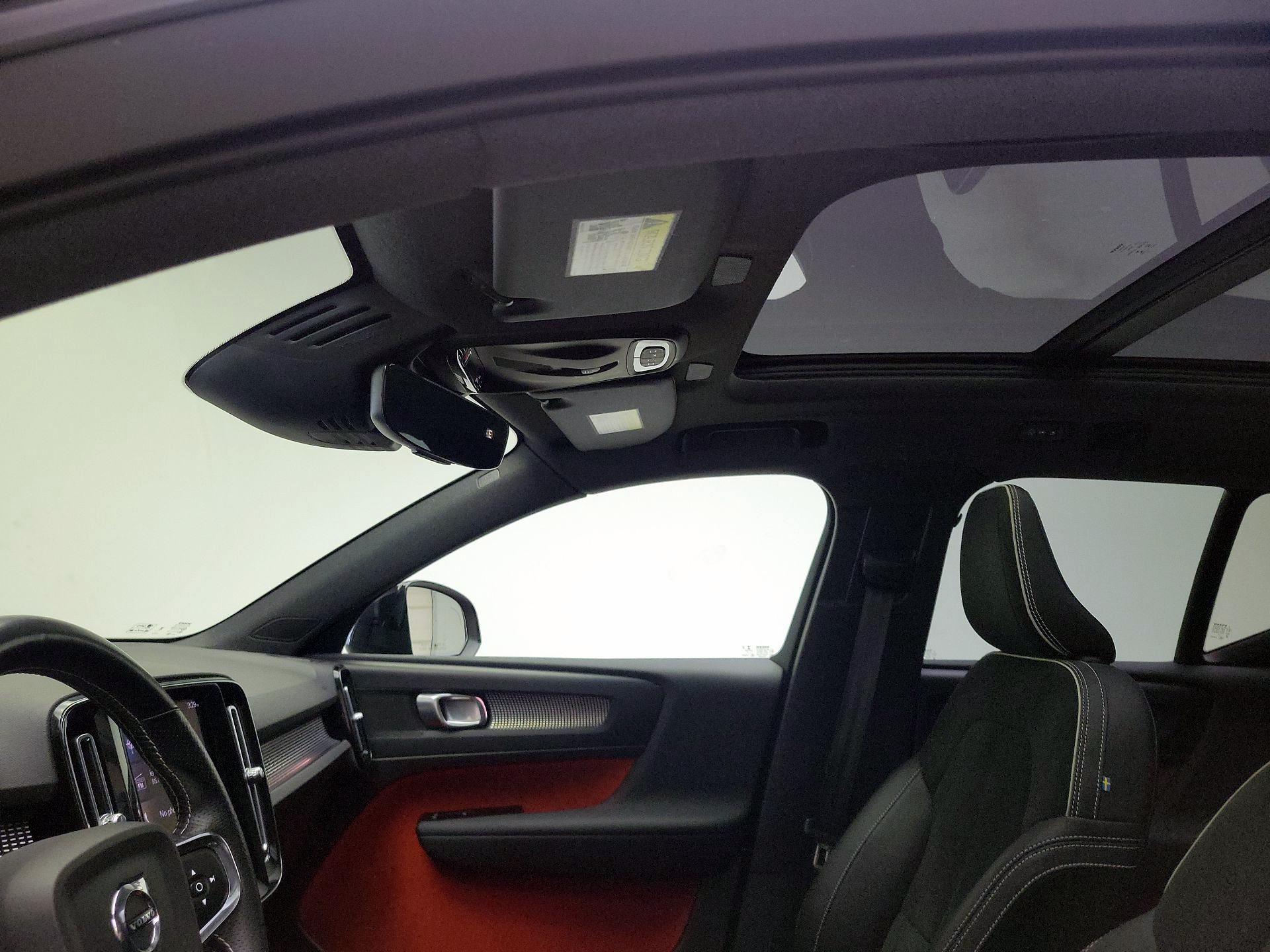 Thumbnail: 2021 Volvo XC40 - 20