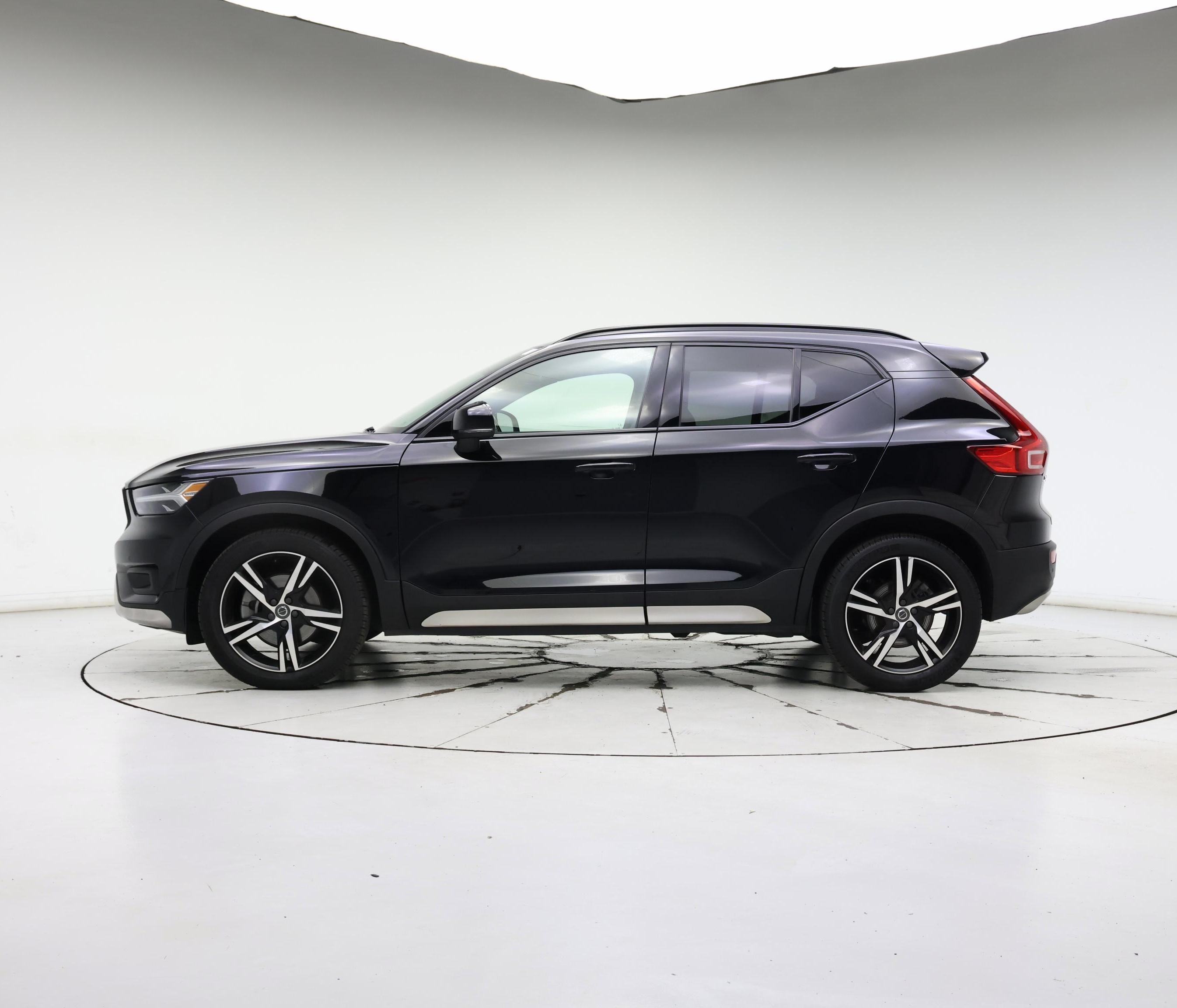 Thumbnail: 2021 Volvo XC40 - 3