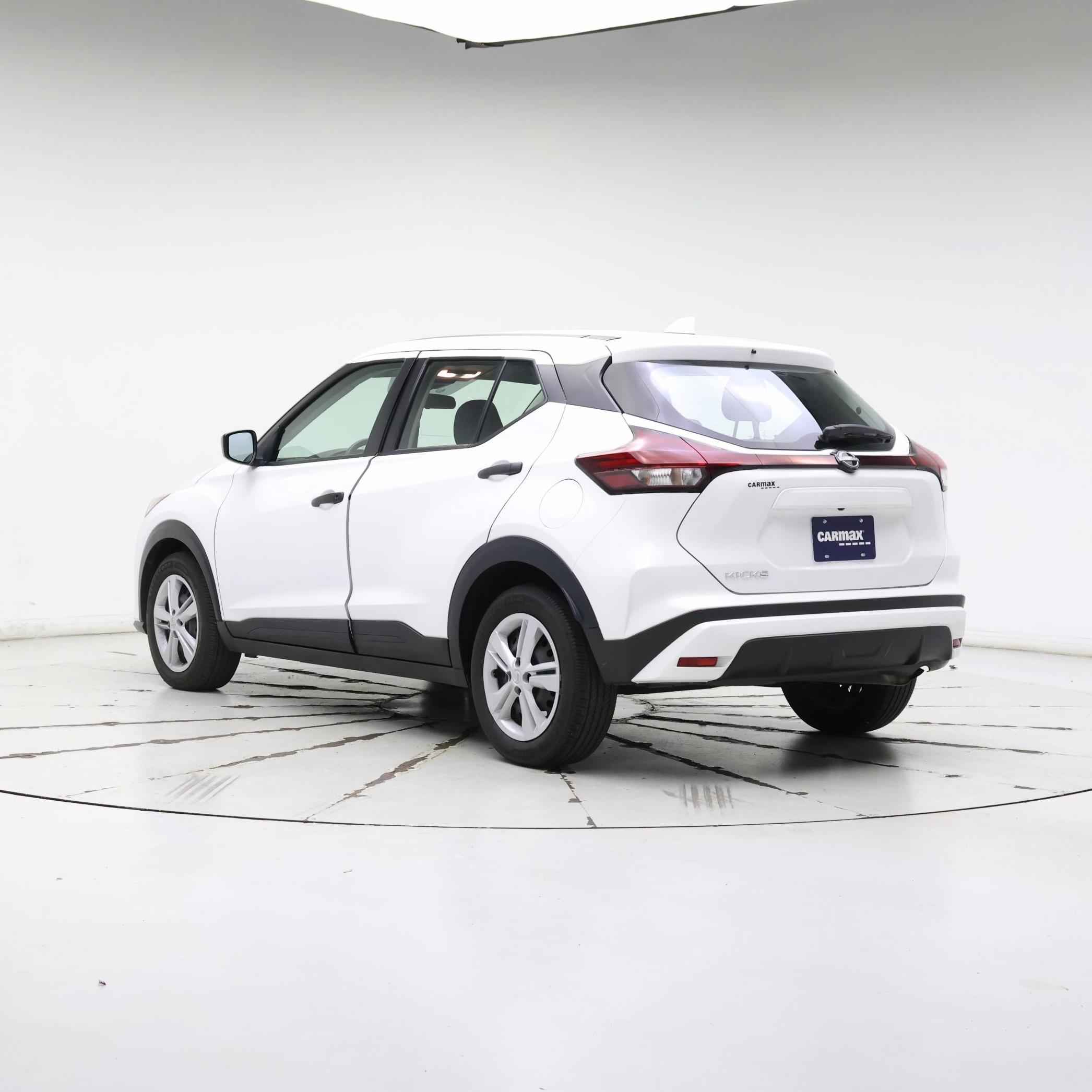 Thumbnail: 2023 Nissan Kicks - 2