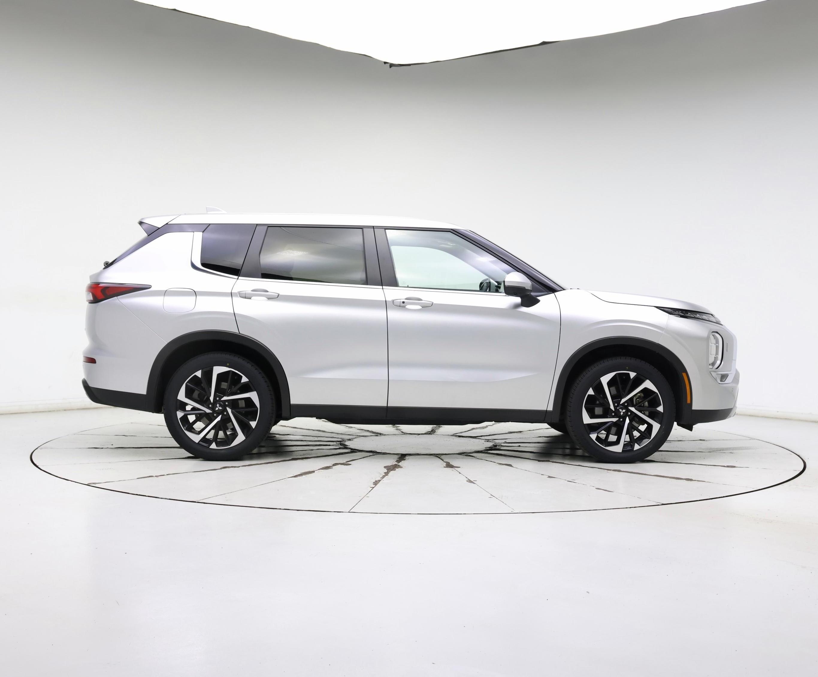 Thumbnail: 2024 Mitsubishi Outlander - 7