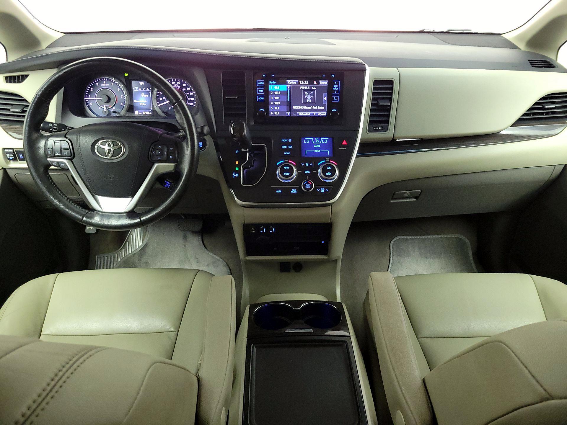 Thumbnail: 2017 Toyota Sienna - 9