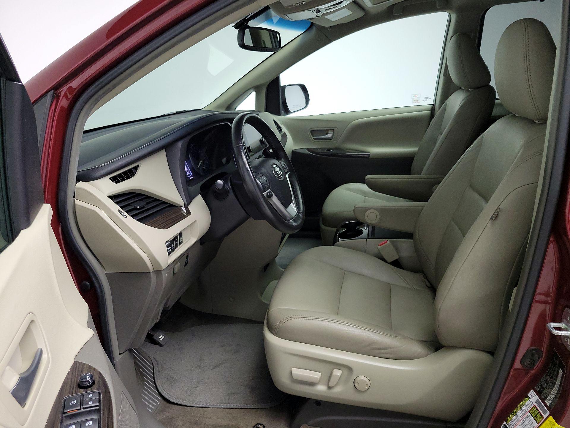 Thumbnail: 2017 Toyota Sienna - 11