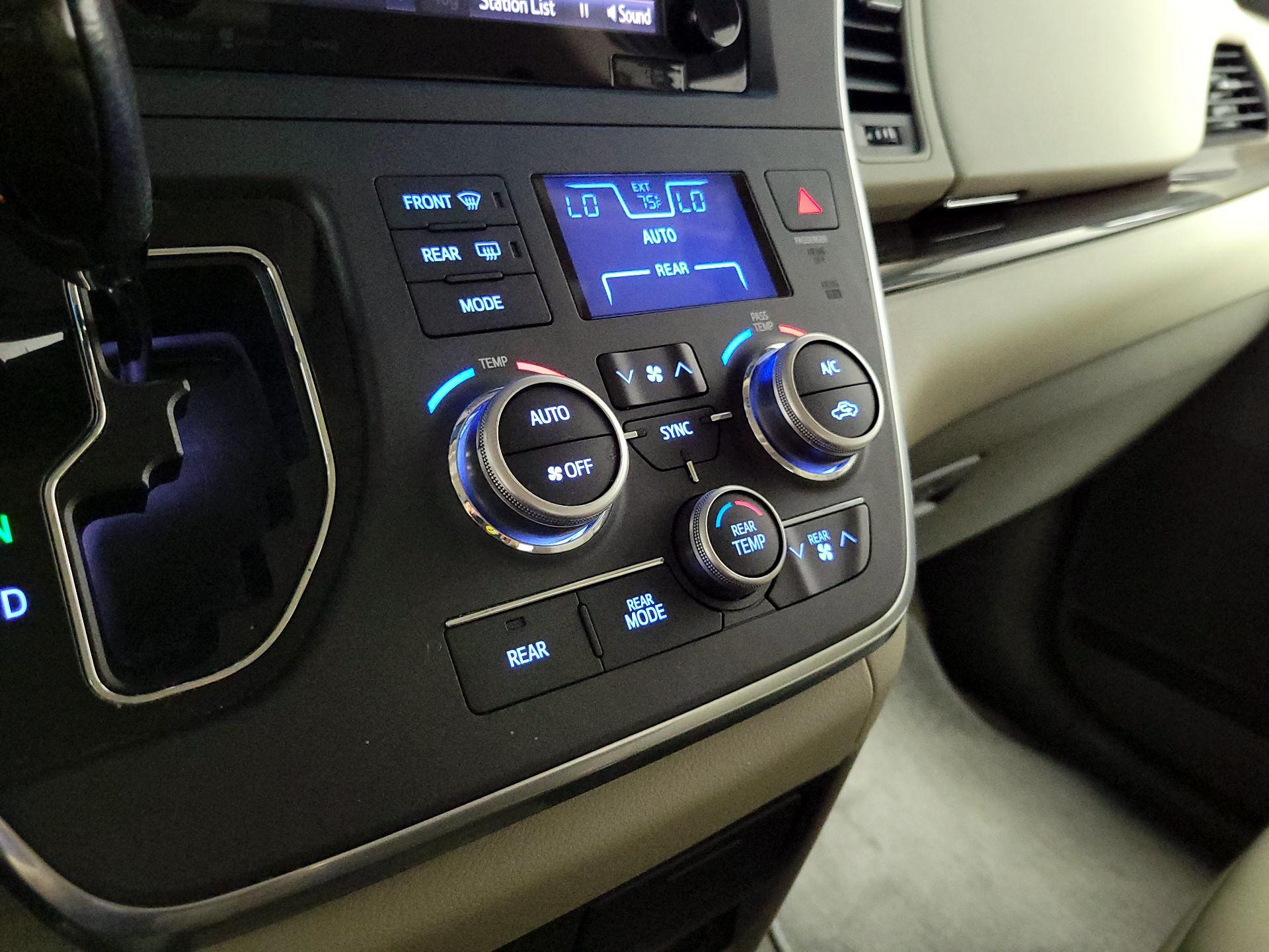 Thumbnail: 2017 Toyota Sienna - 16
