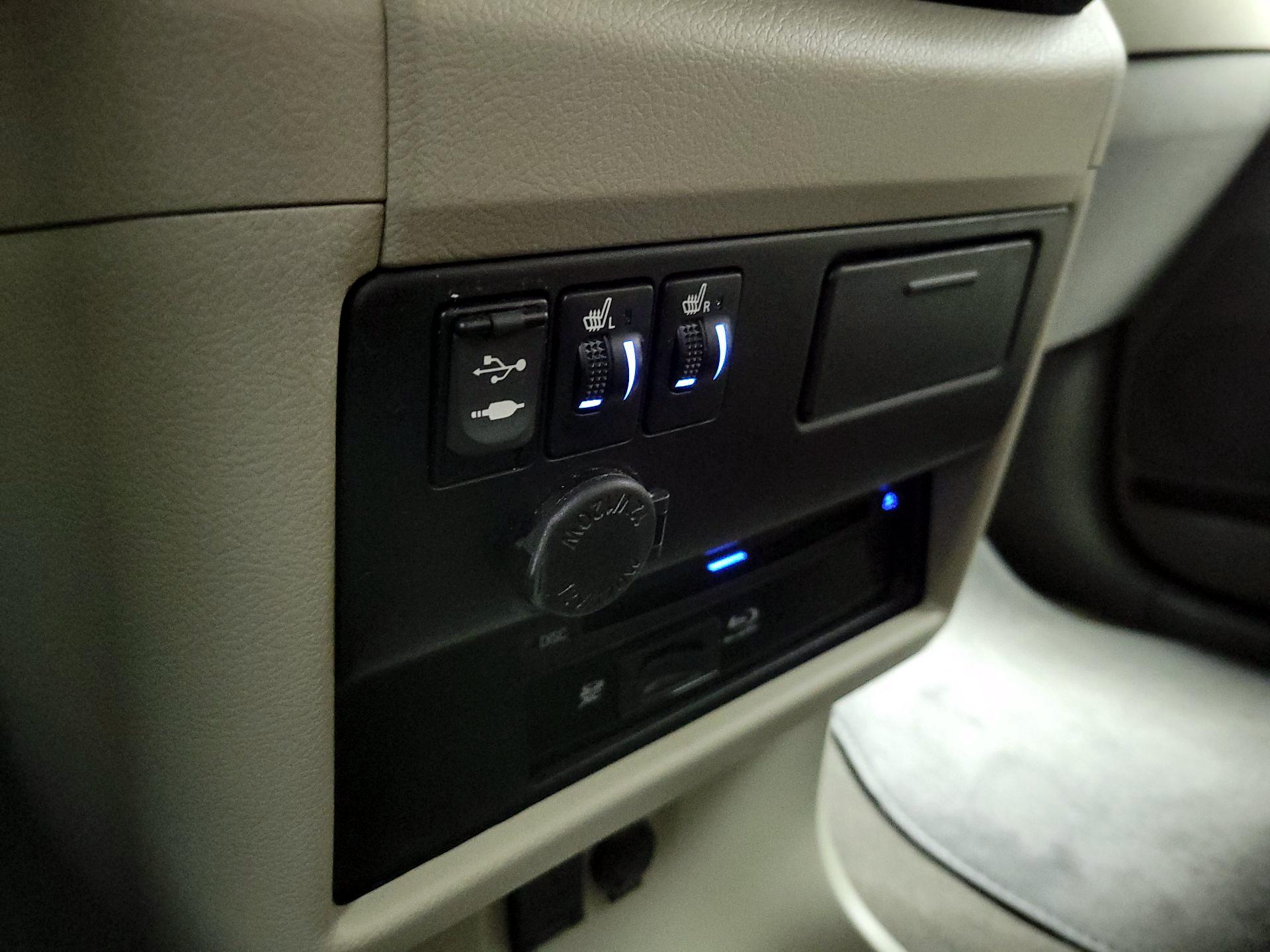 Thumbnail: 2017 Toyota Sienna - 18