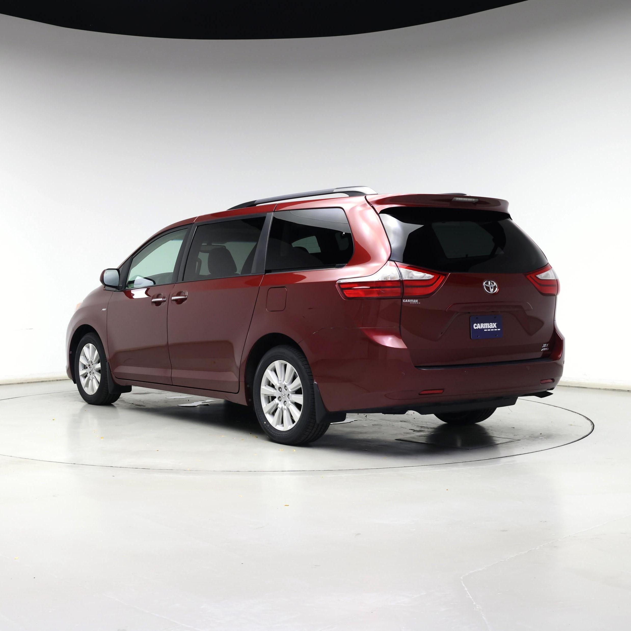Thumbnail: 2017 Toyota Sienna - 2