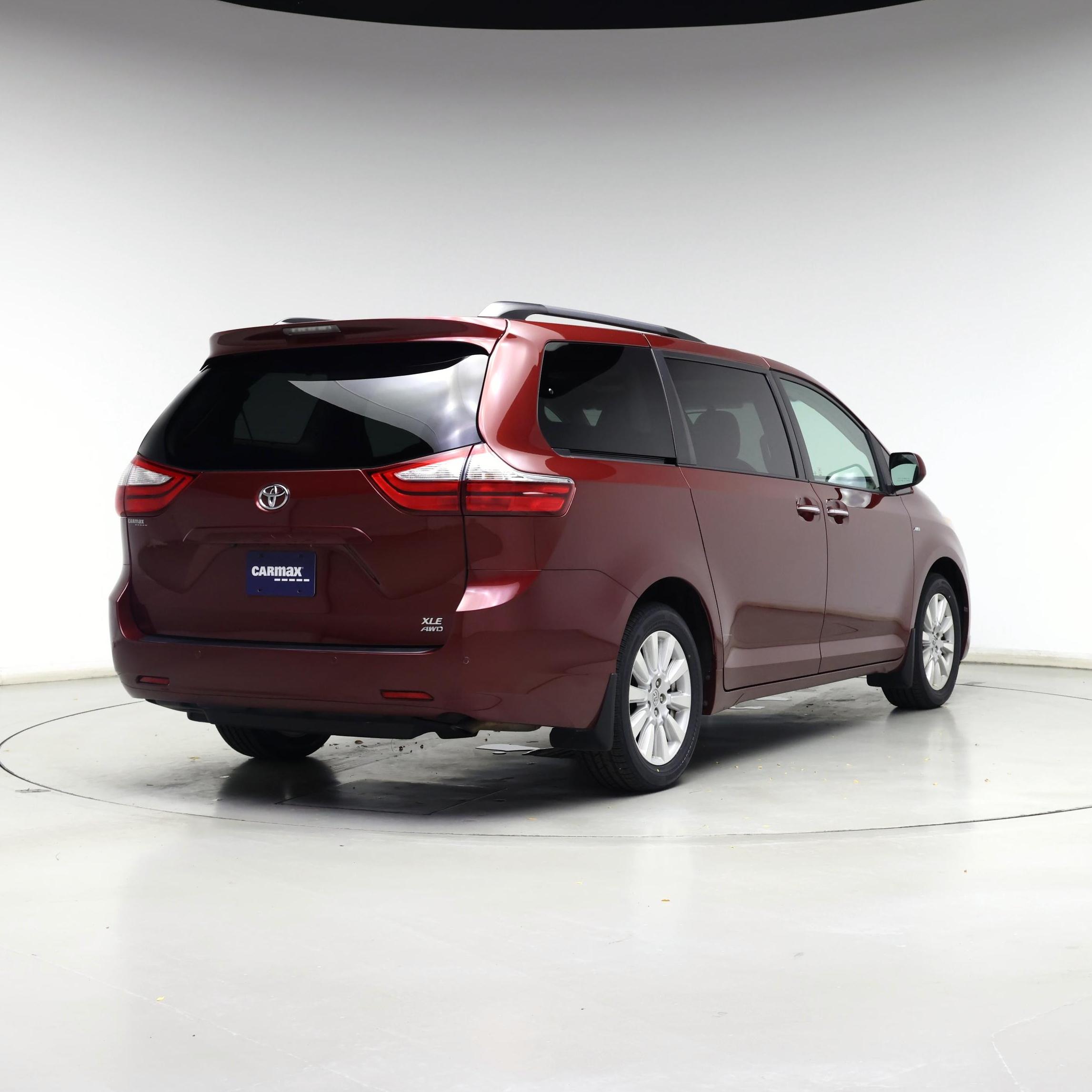 Thumbnail: 2017 Toyota Sienna - 8