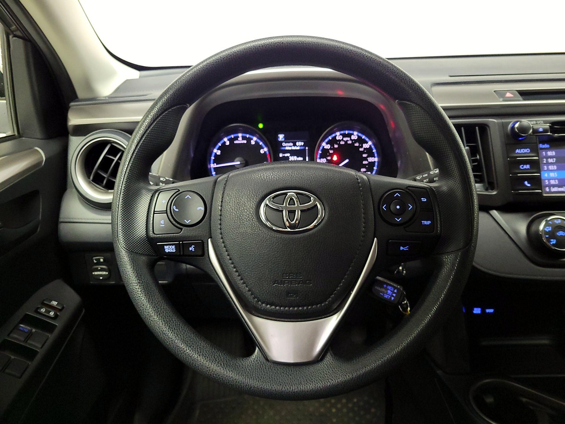Thumbnail: 2018 Toyota RAV4 - 10