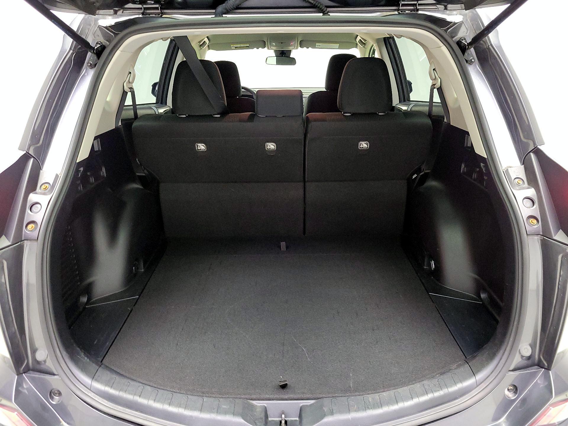 Thumbnail: 2018 Toyota RAV4 - 20