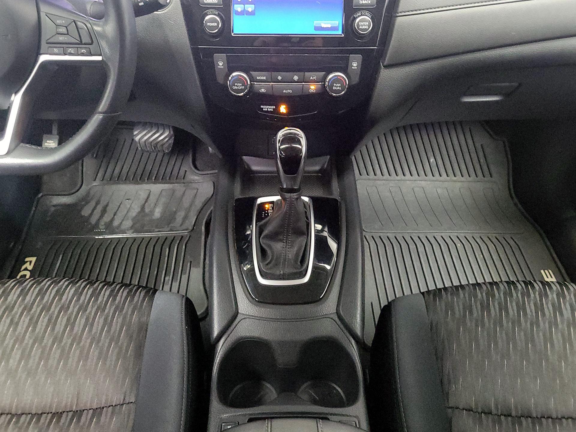 Thumbnail: 2017 Nissan Rogue - 18