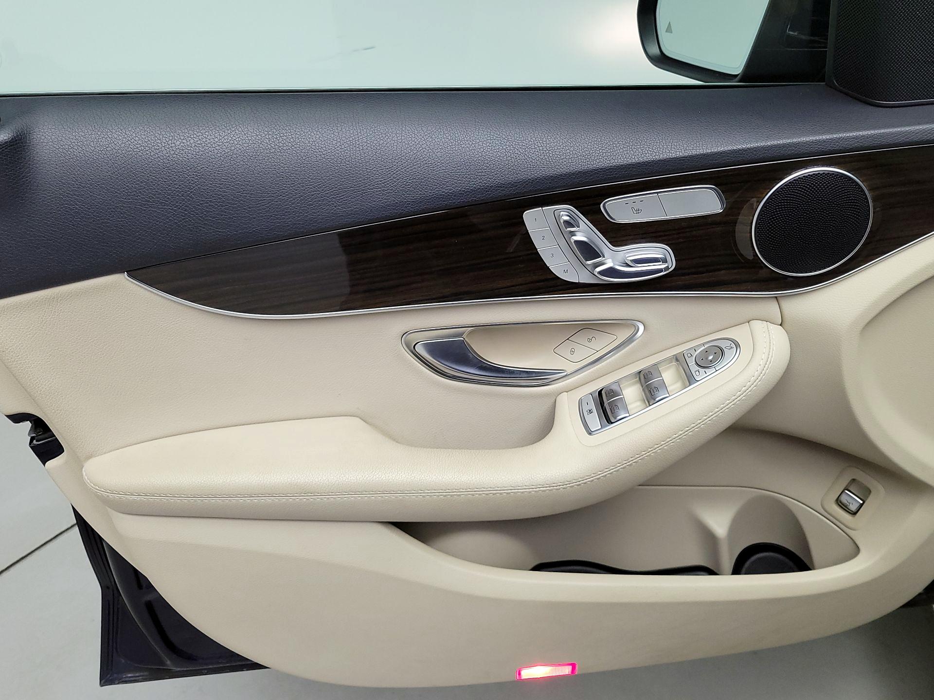 Thumbnail: 2016 Mercedes-Benz C-Class - 12
