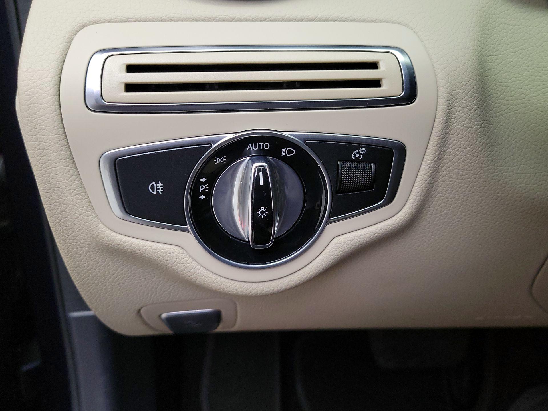 Thumbnail: 2016 Mercedes-Benz C-Class - 13