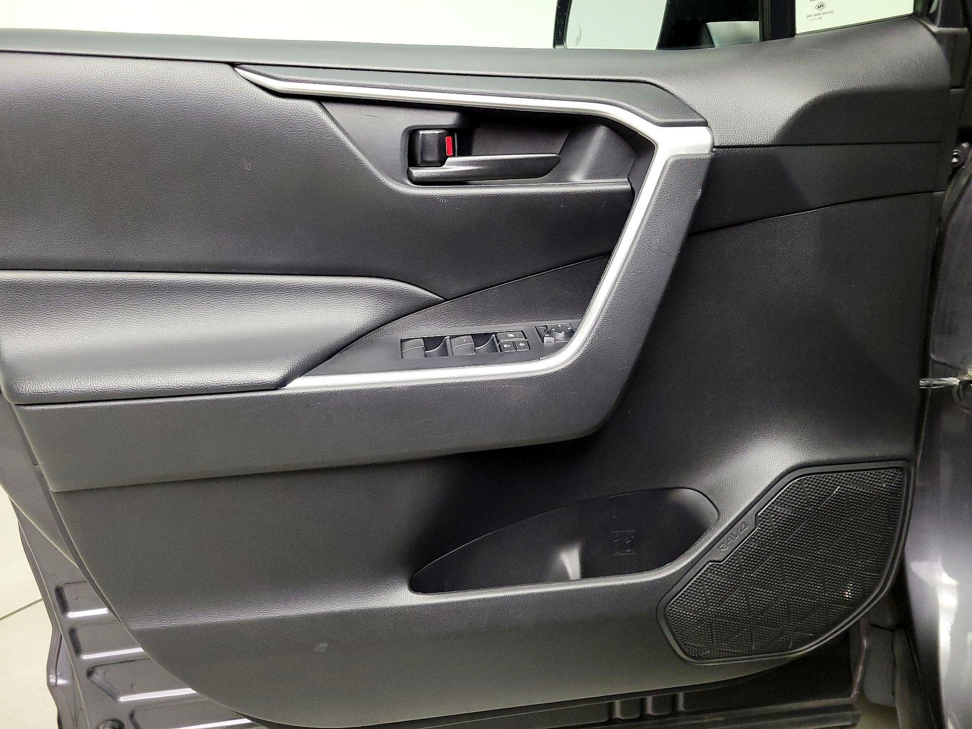 Thumbnail: 2022 Toyota RAV4 - 12