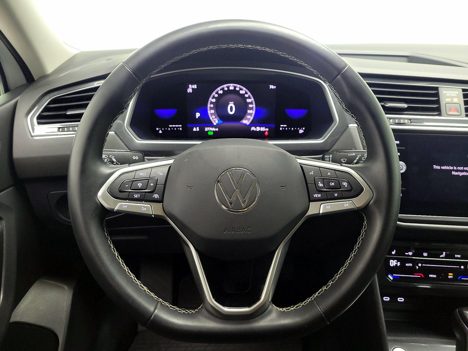 Thumbnail: 2023 Volkswagen Tiguan - 10