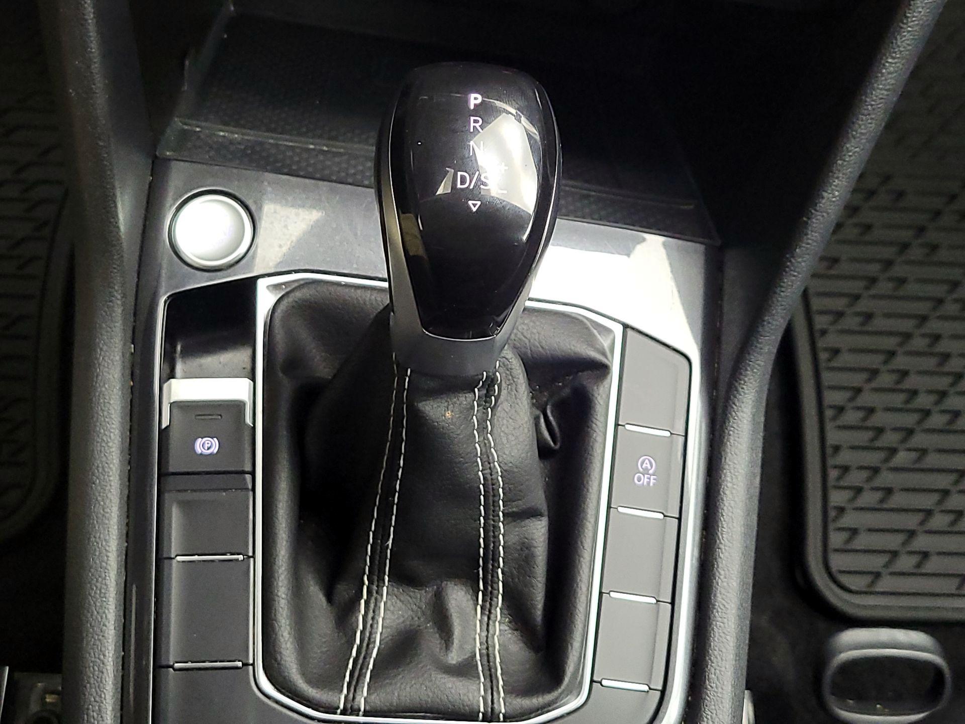 Thumbnail: 2023 Volkswagen Tiguan - 17