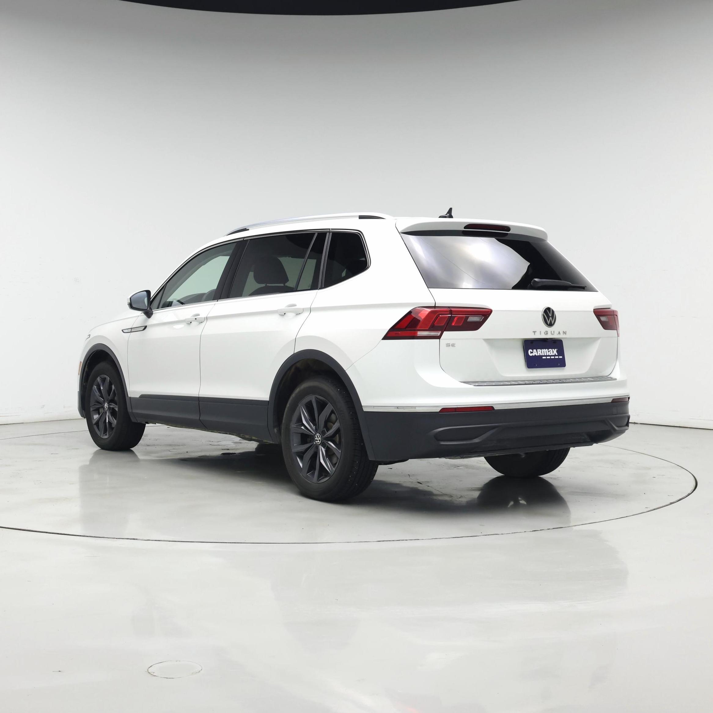 Thumbnail: 2023 Volkswagen Tiguan - 2