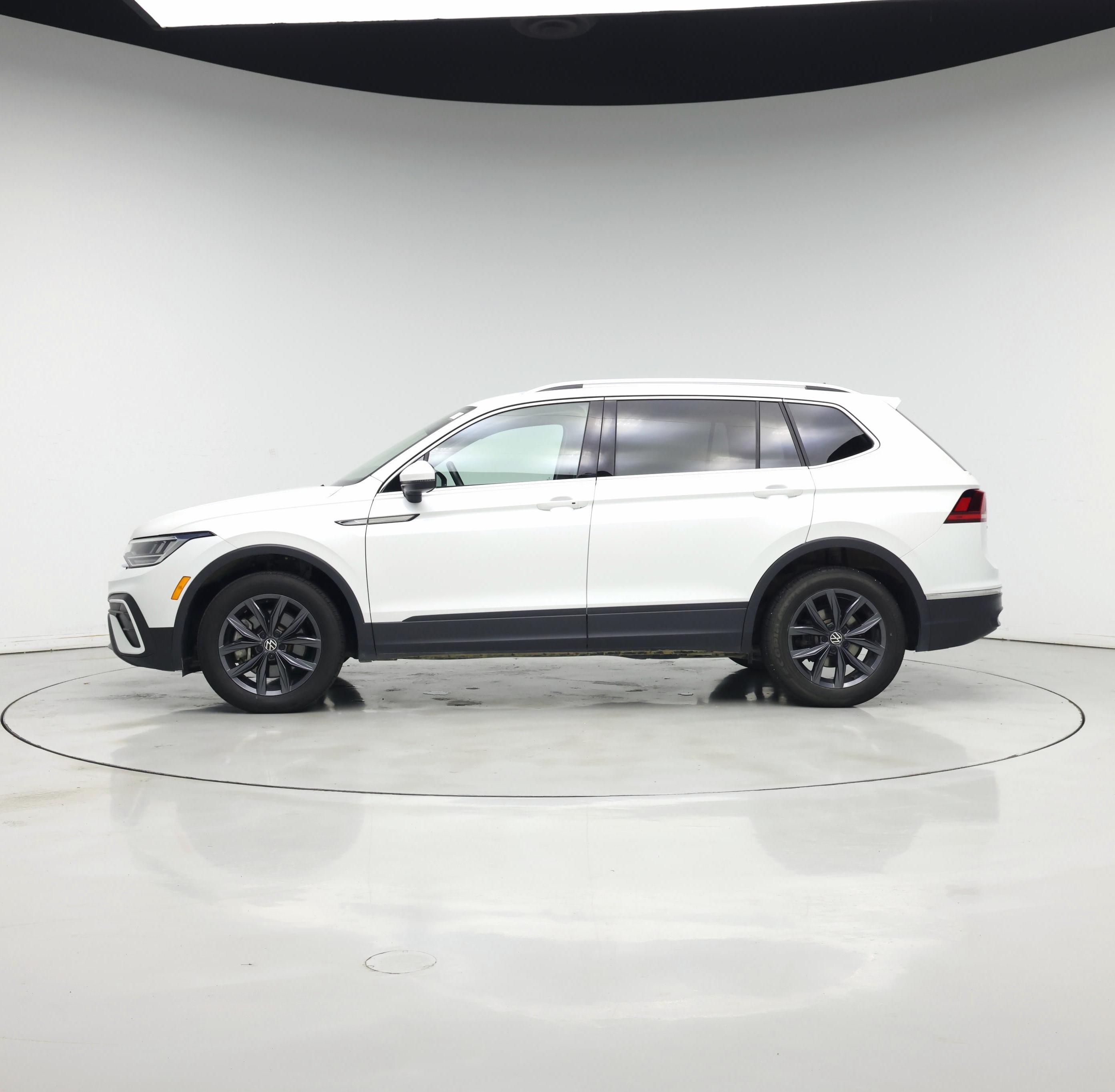 Thumbnail: 2023 Volkswagen Tiguan - 3