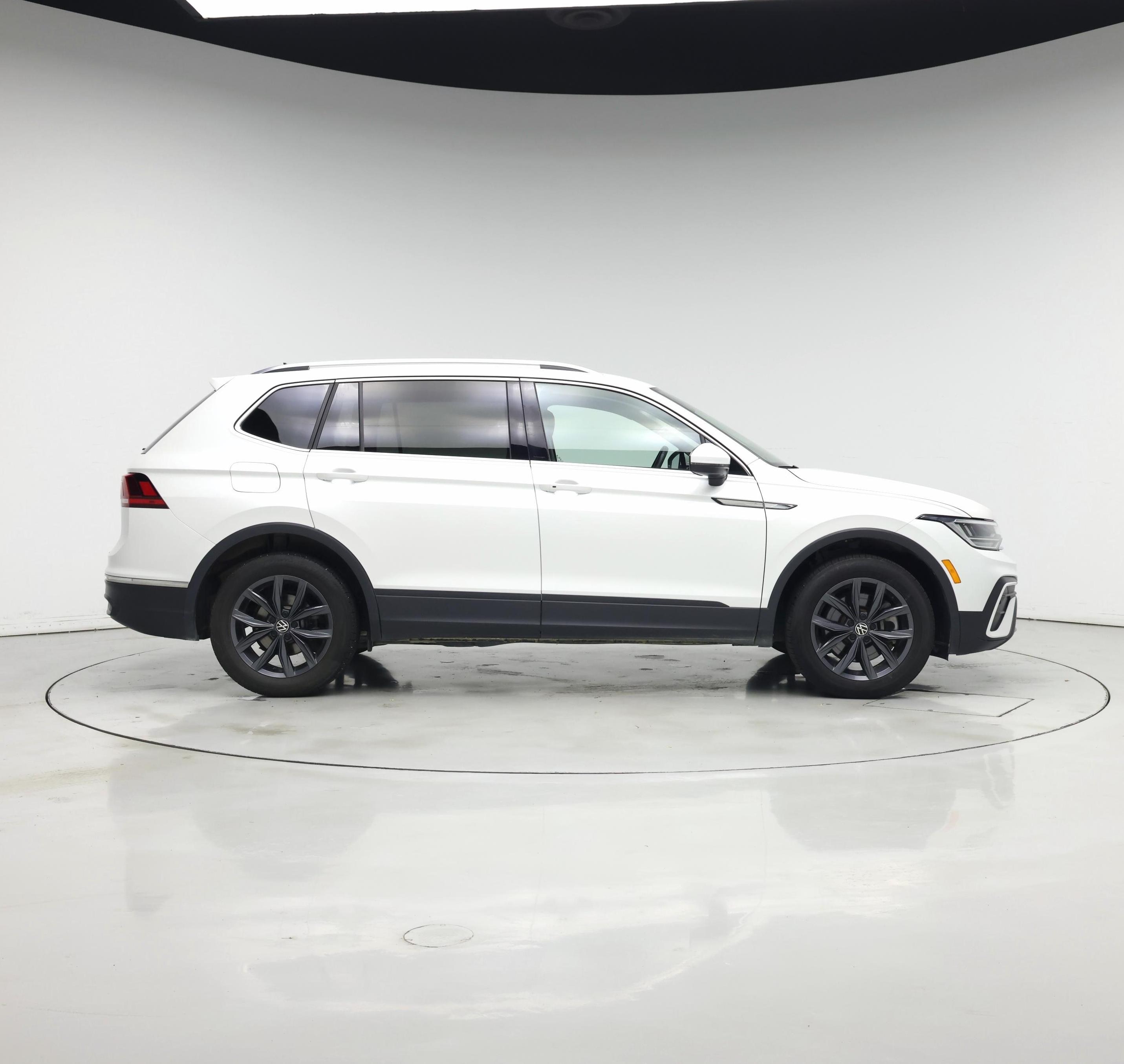 Thumbnail: 2023 Volkswagen Tiguan - 7
