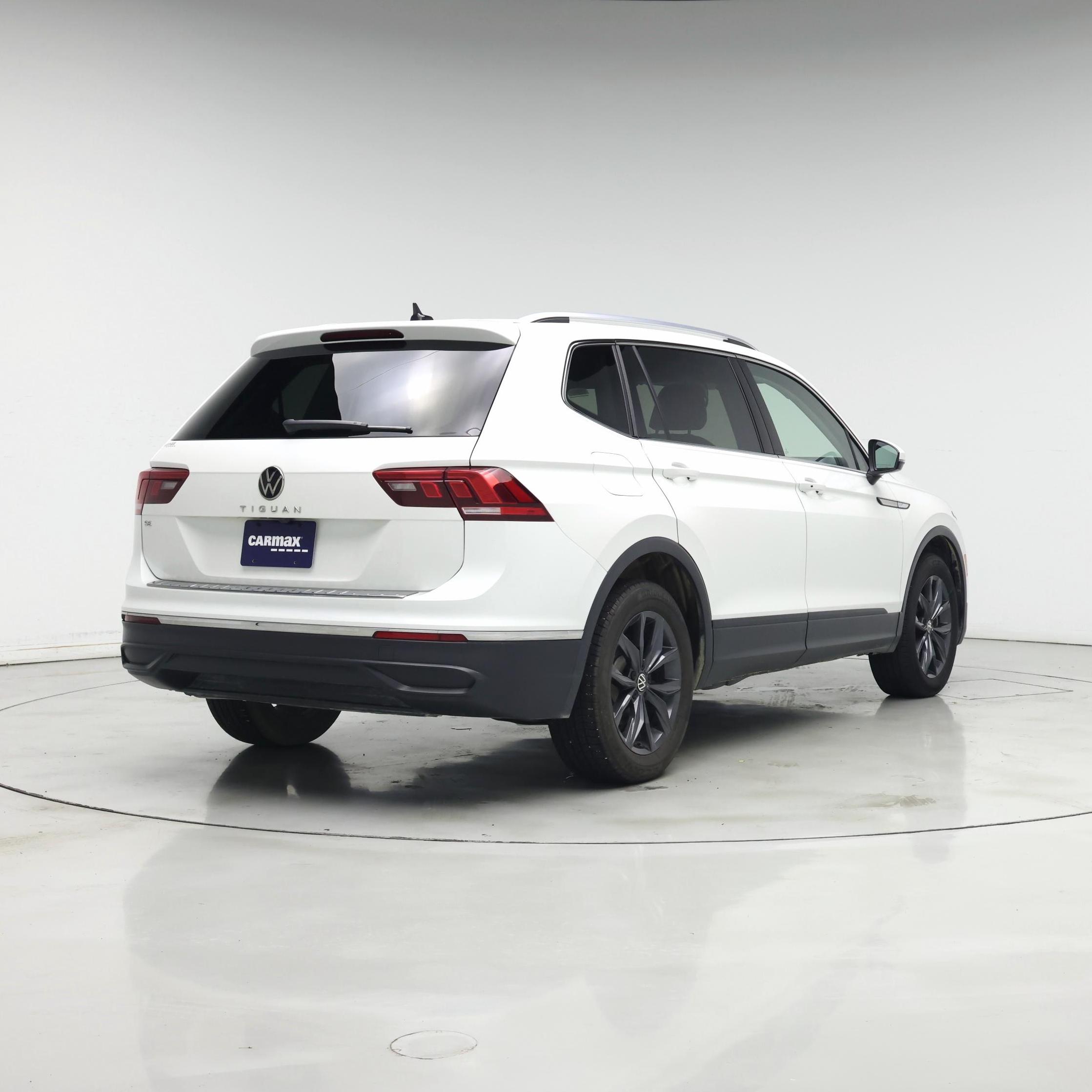 Thumbnail: 2023 Volkswagen Tiguan - 8