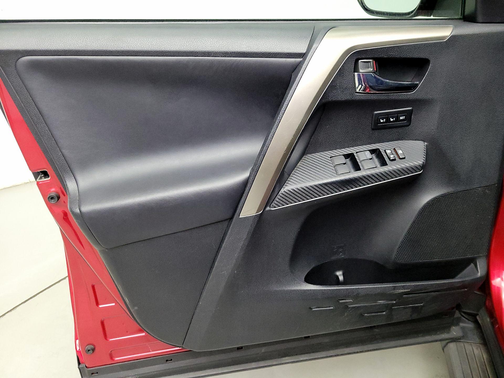 Thumbnail: 2015 Toyota RAV4 - 12