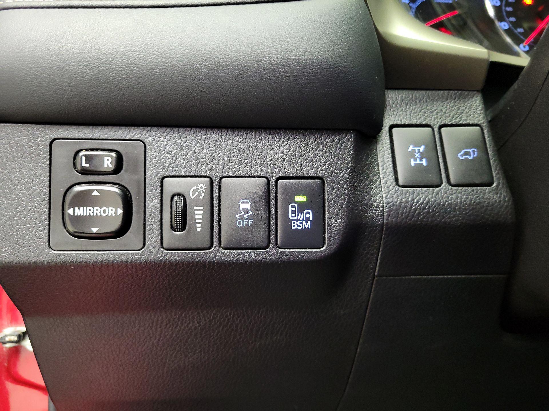 Thumbnail: 2015 Toyota RAV4 - 13