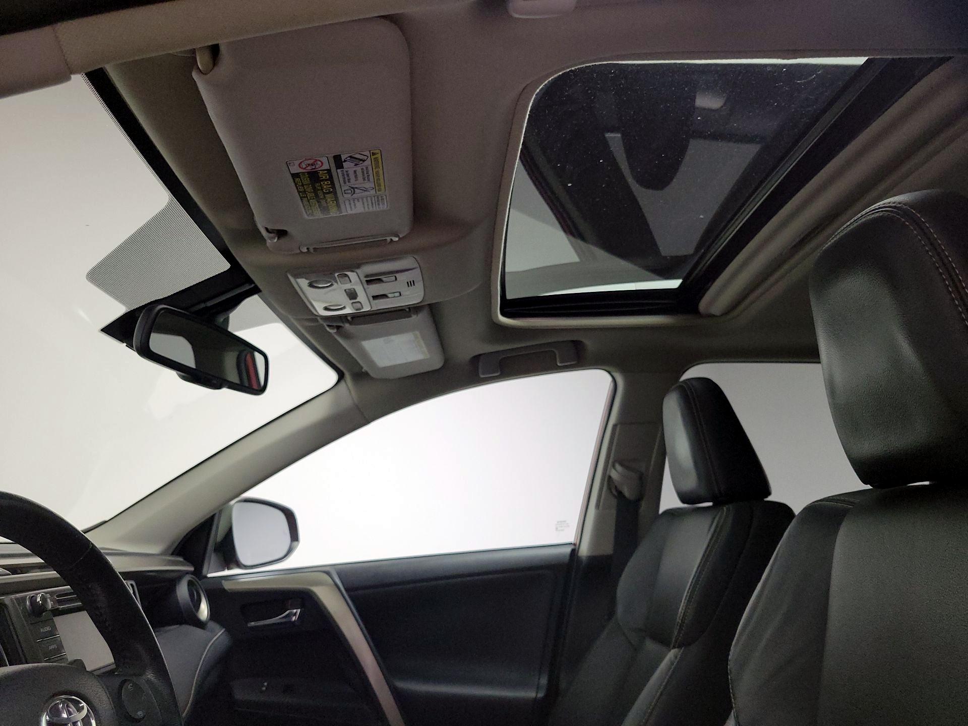 Thumbnail: 2015 Toyota RAV4 - 20