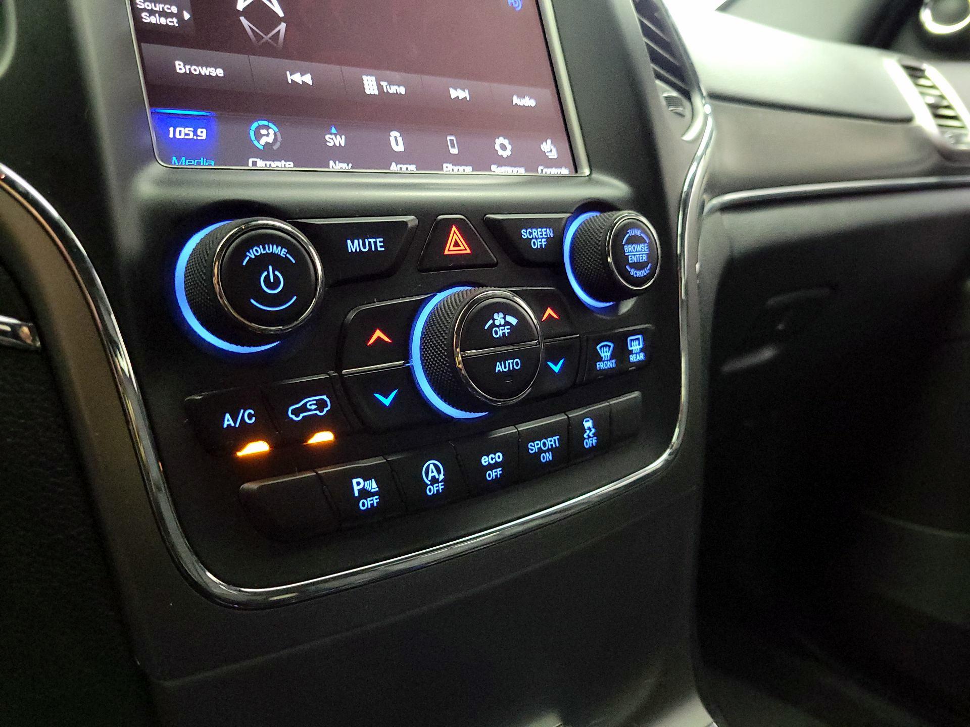 Thumbnail: 2018 Jeep Grand Cherokee - 17