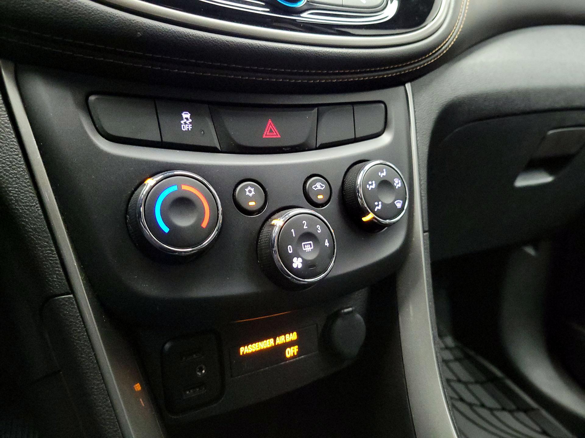 Thumbnail: 2018 Chevrolet Trax - 16