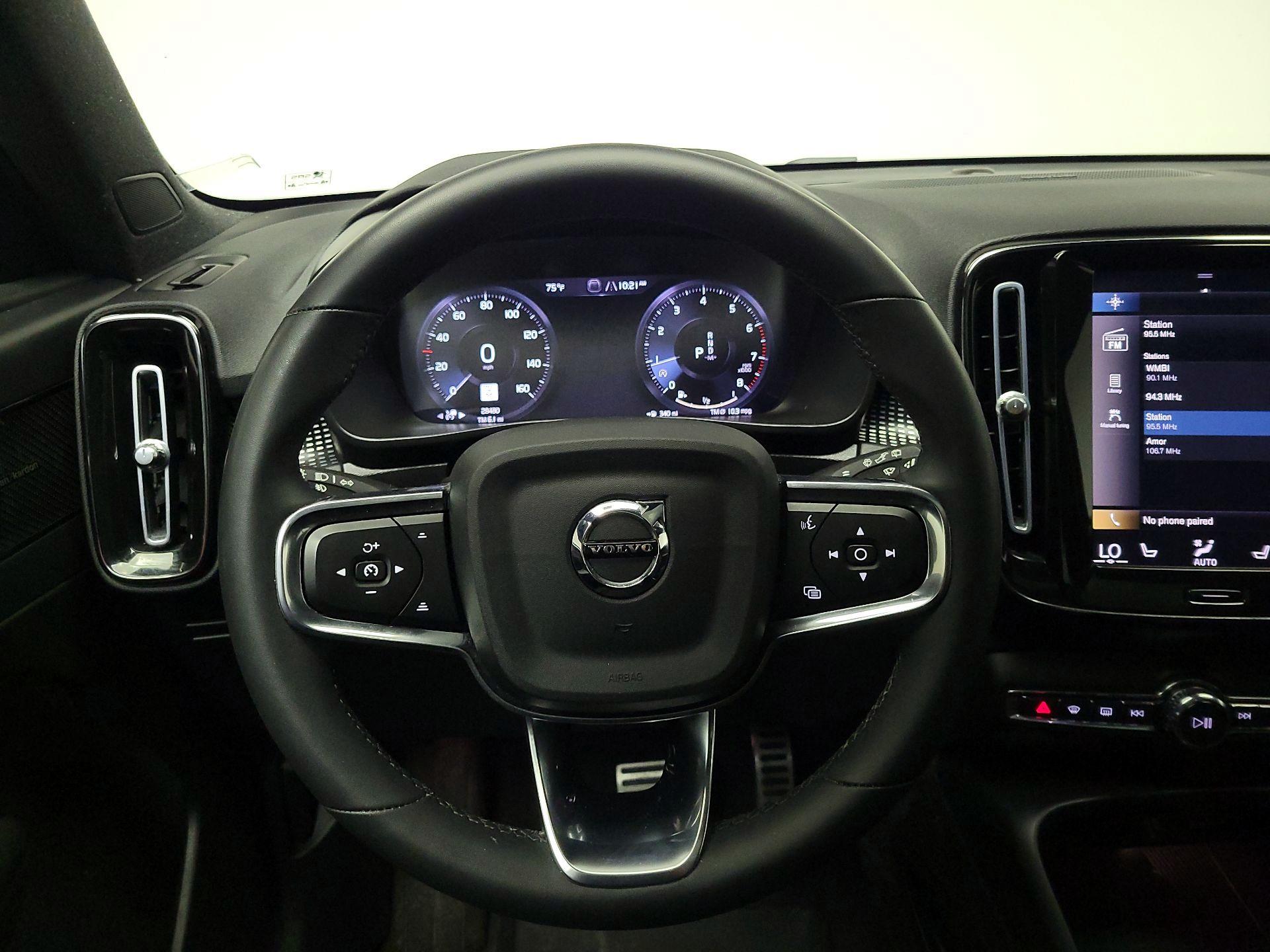 Thumbnail: 2022 Volvo XC40 - 10