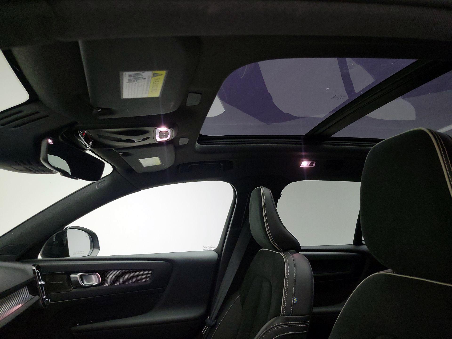 Thumbnail: 2022 Volvo XC40 - 20