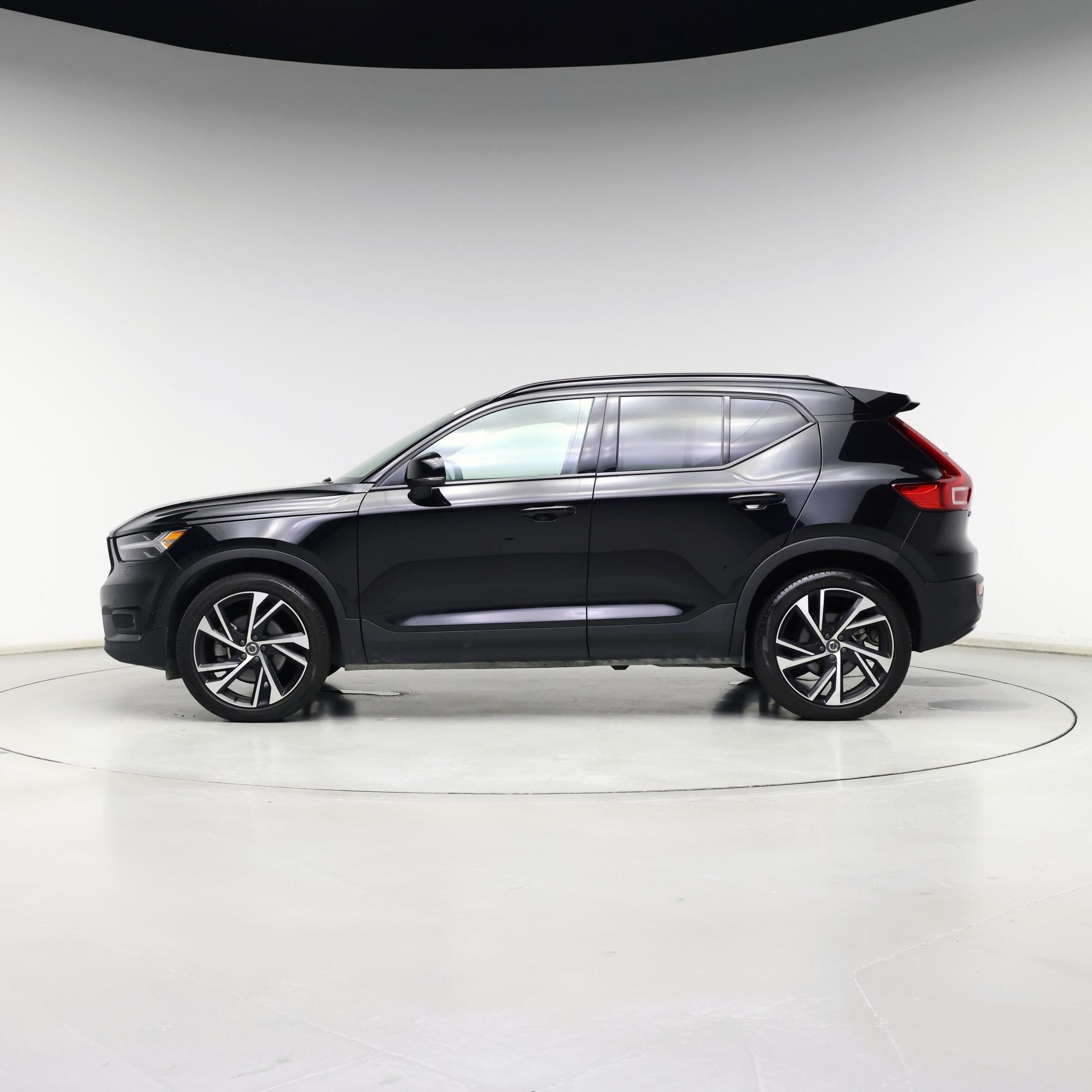Thumbnail: 2022 Volvo XC40 - 3