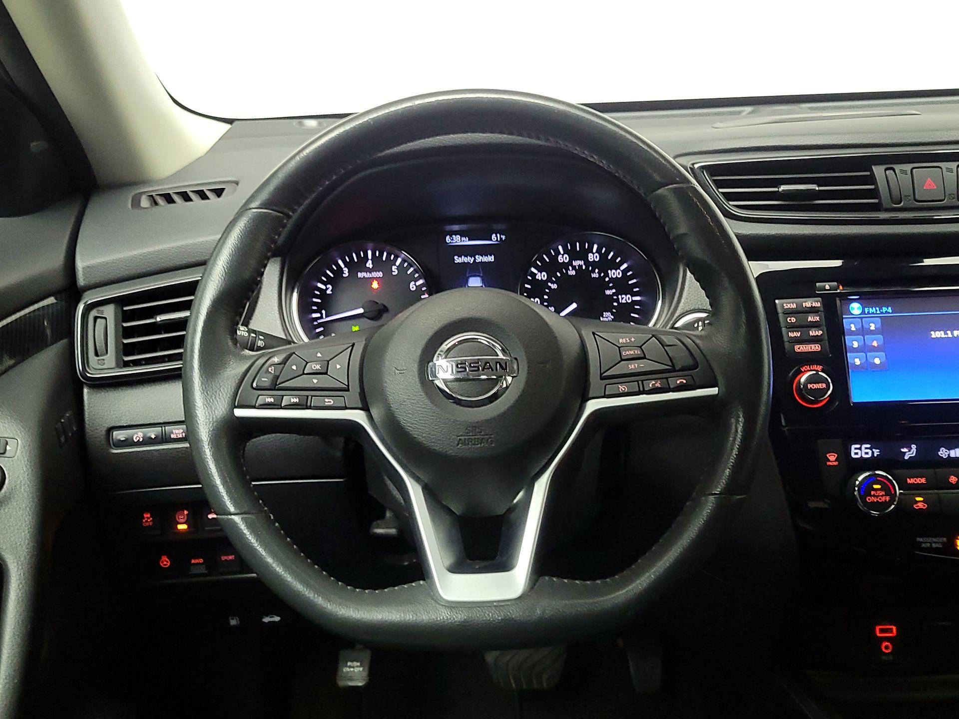 Thumbnail: 2017 Nissan Rogue - 10